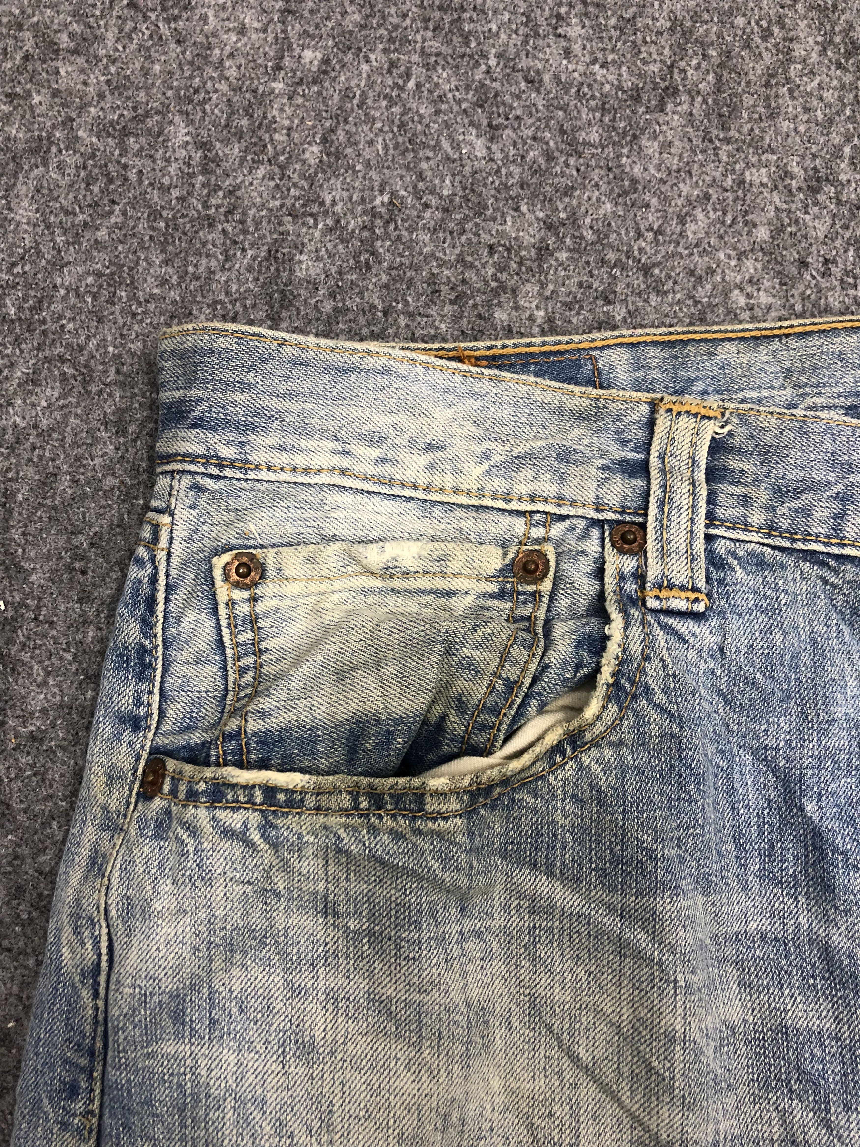 Levi's Vintage Levis 501 Light Wash Jeans DP1052 Size US 37 - 9 Thumbnail