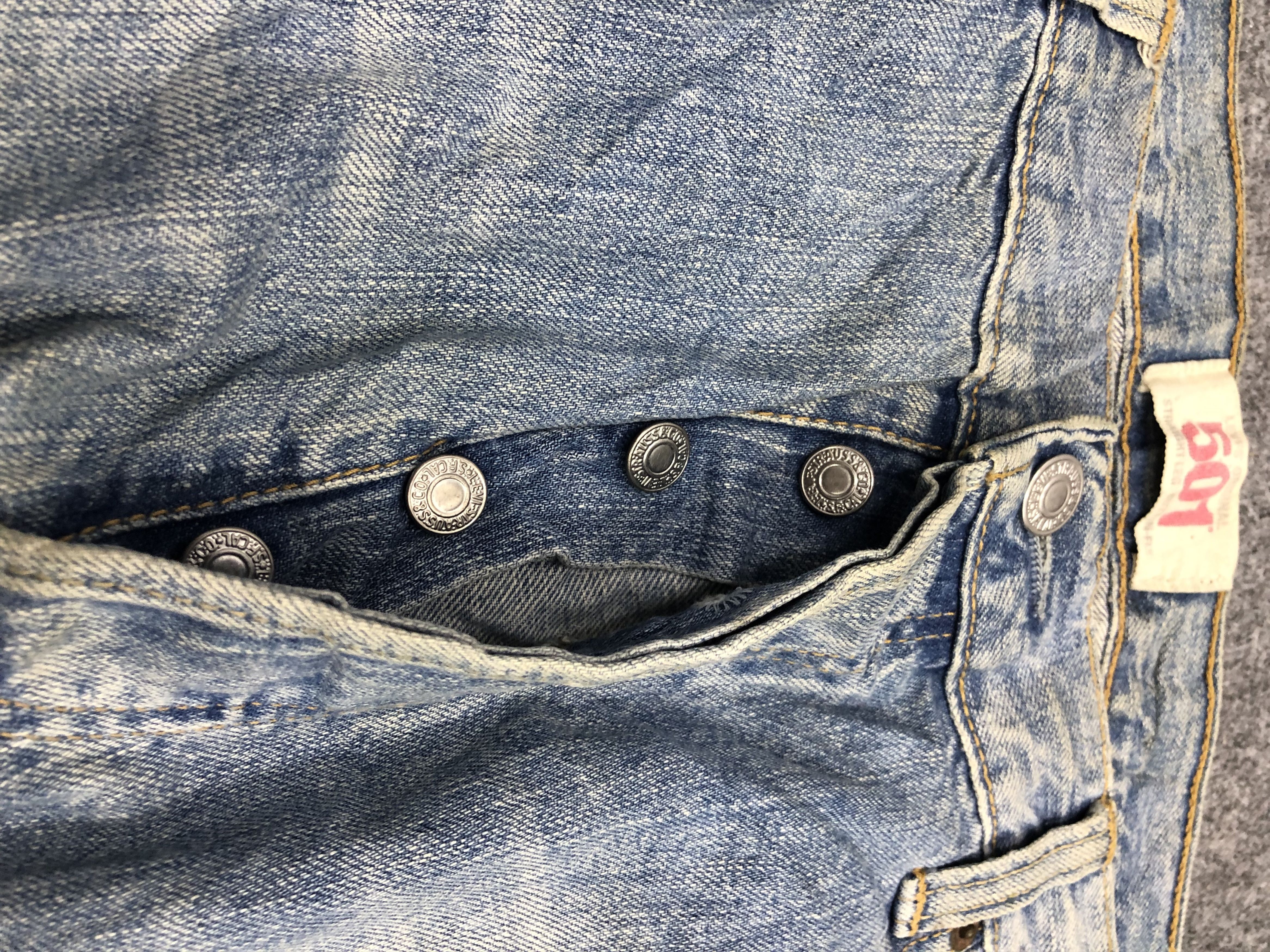 Levi's Vintage Levis 501 Light Wash Jeans DP1052 Size US 37 - 11 Thumbnail
