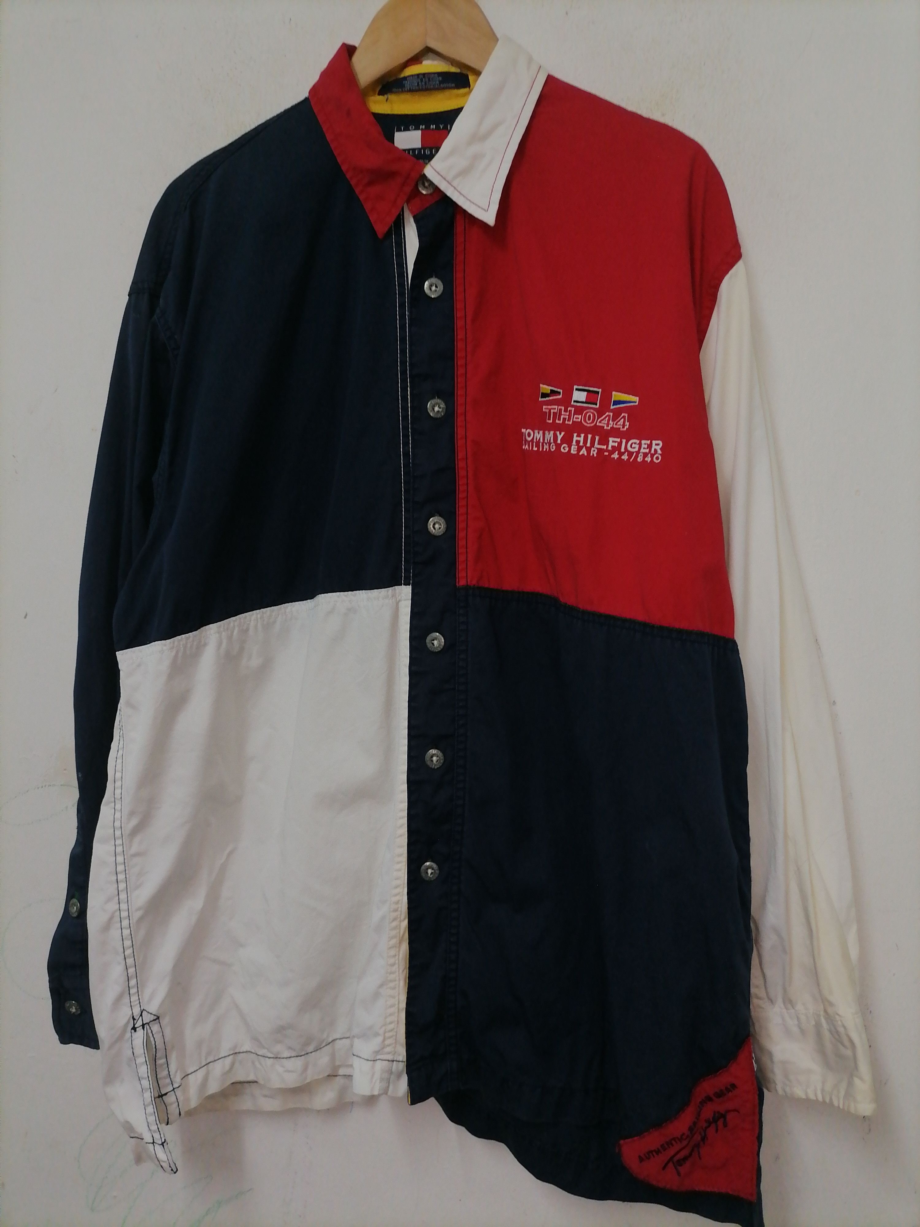Tommy Hilfiger × Vintage Vintage Tommy Hilfiger Sailing Gear Shirt Size US M / EU 48-50 / 2 - 4 Thumbnail