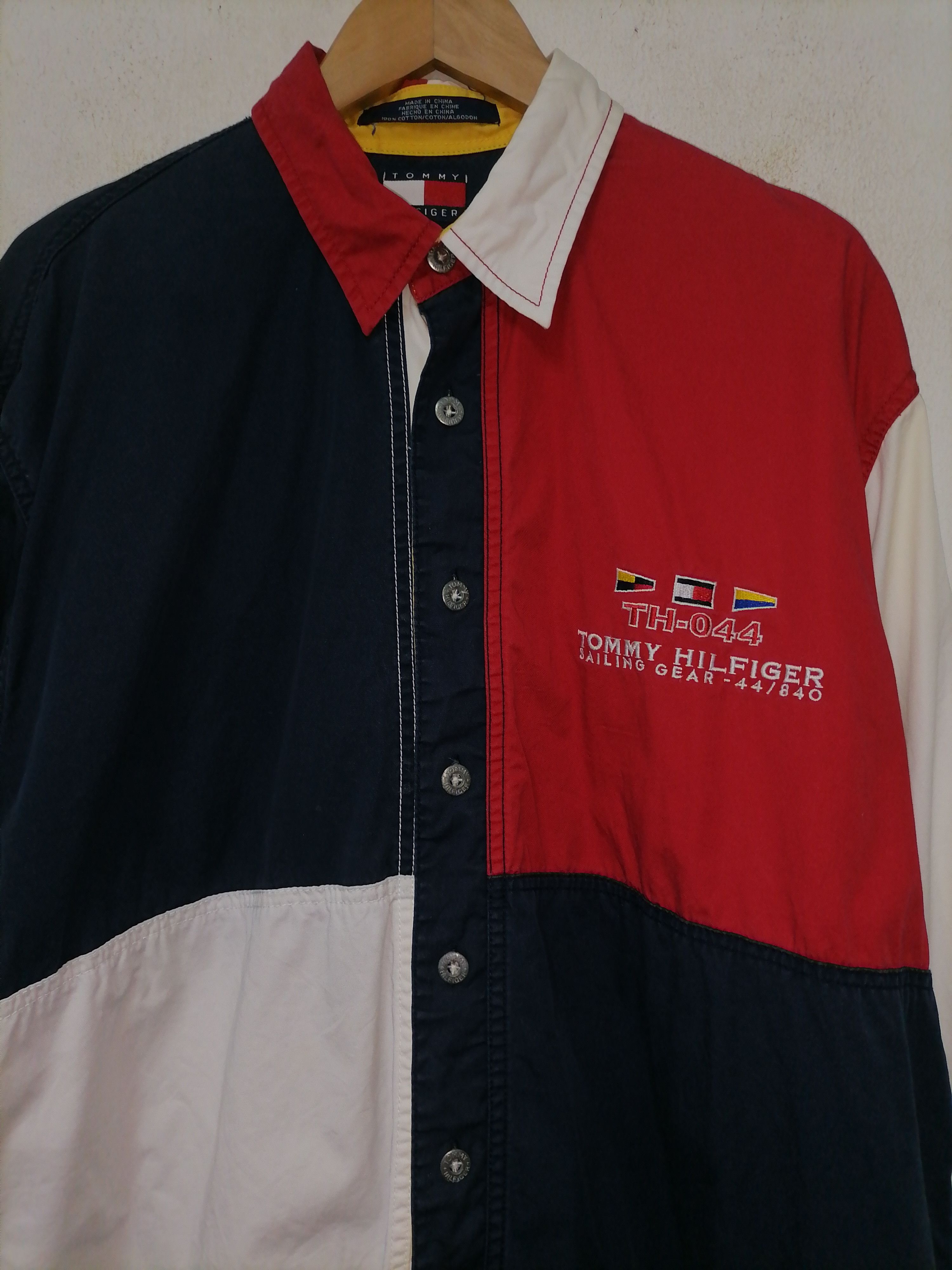 Tommy Hilfiger × Vintage Vintage Tommy Hilfiger Sailing Gear Shirt Size US M / EU 48-50 / 2 - 5 Thumbnail