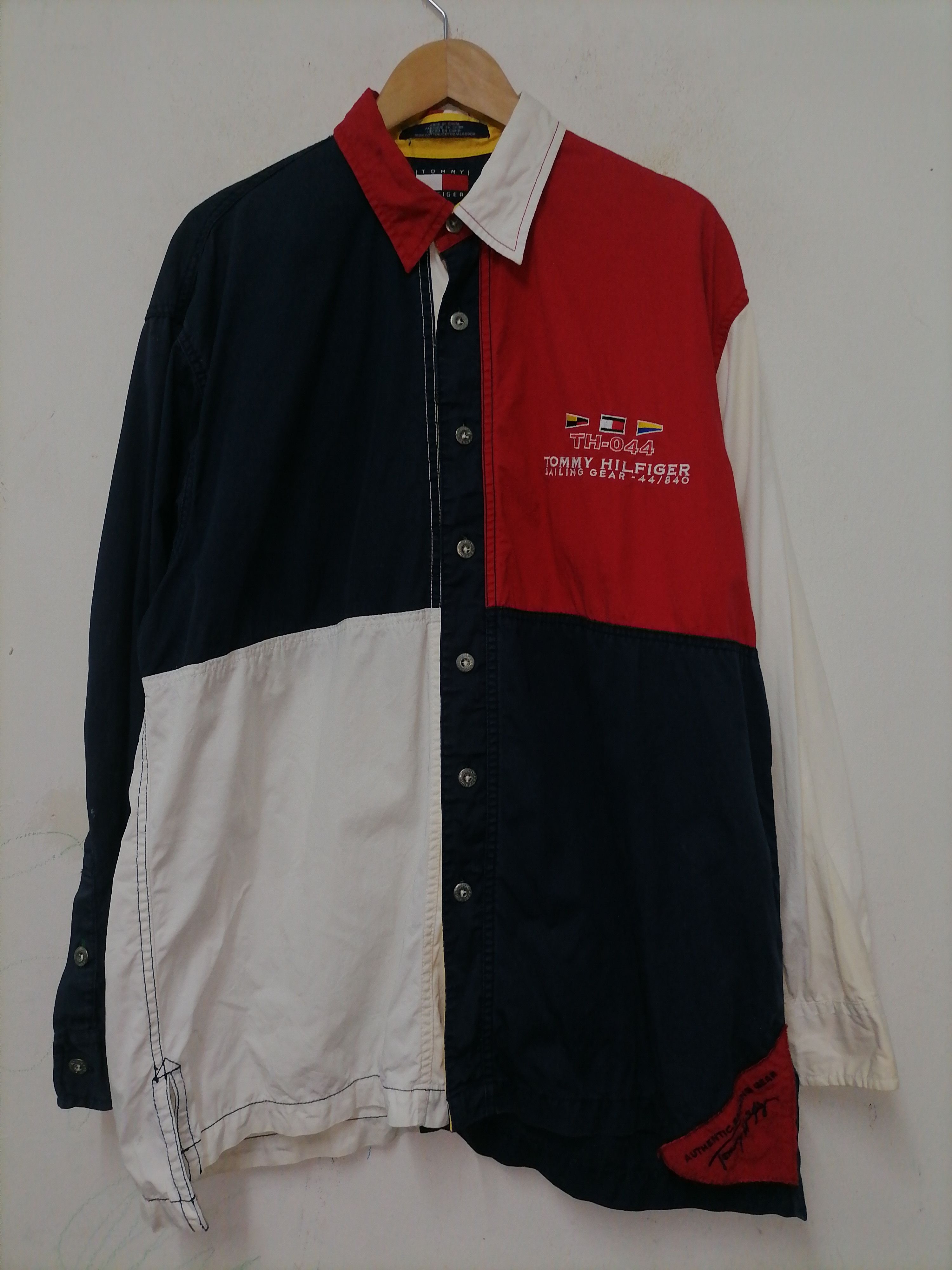 Tommy Hilfiger × Vintage Vintage Tommy Hilfiger Sailing Gear Shirt Size US M / EU 48-50 / 2 - 3 Thumbnail