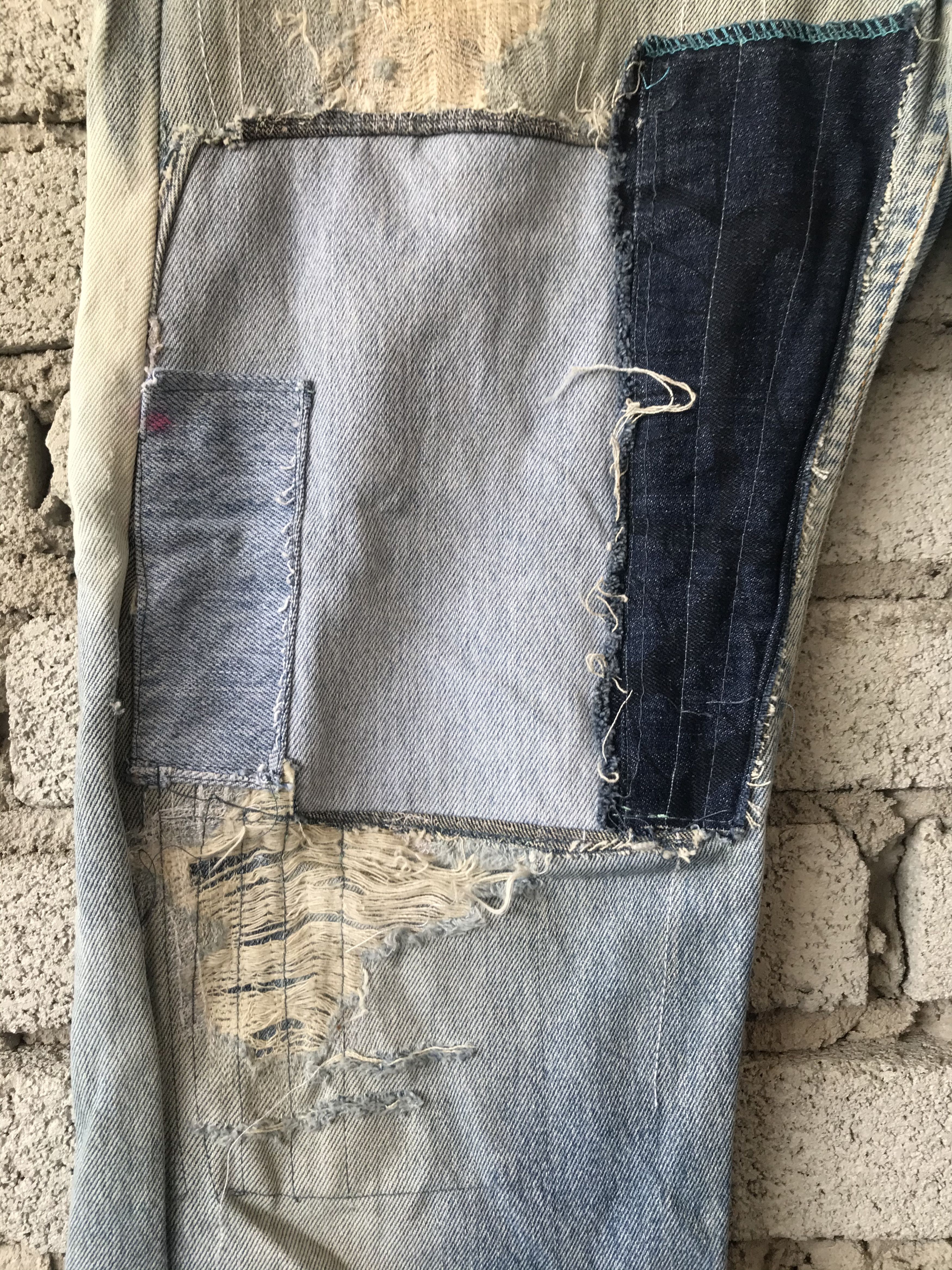 Levi's Vintage Levis 501 Buttonfly Distressed Made in UK Size US 33 - 3 Thumbnail