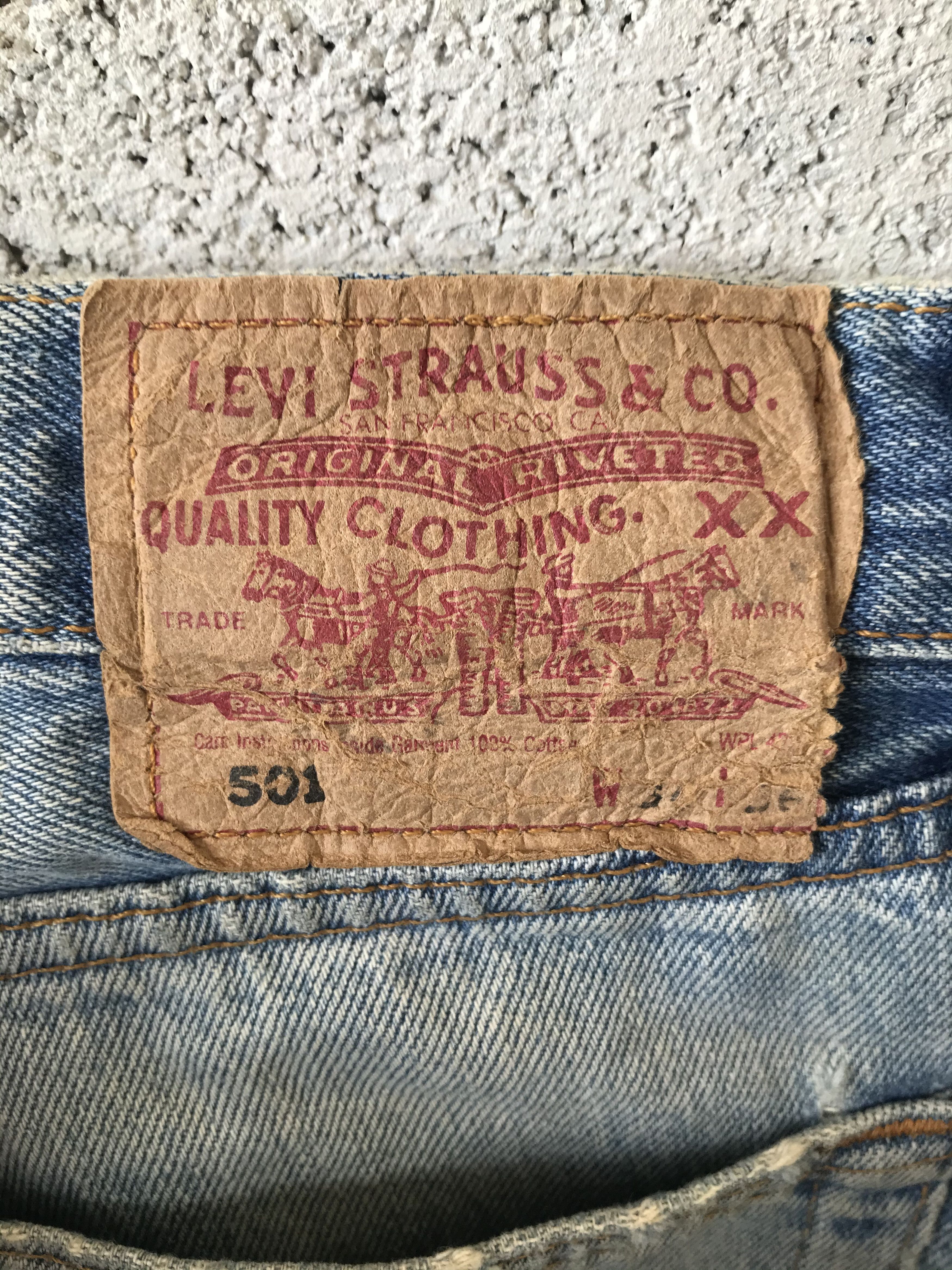 Levi's Vintage Levis 501 Buttonfly Distressed Made in UK Size US 33 - 12 Thumbnail