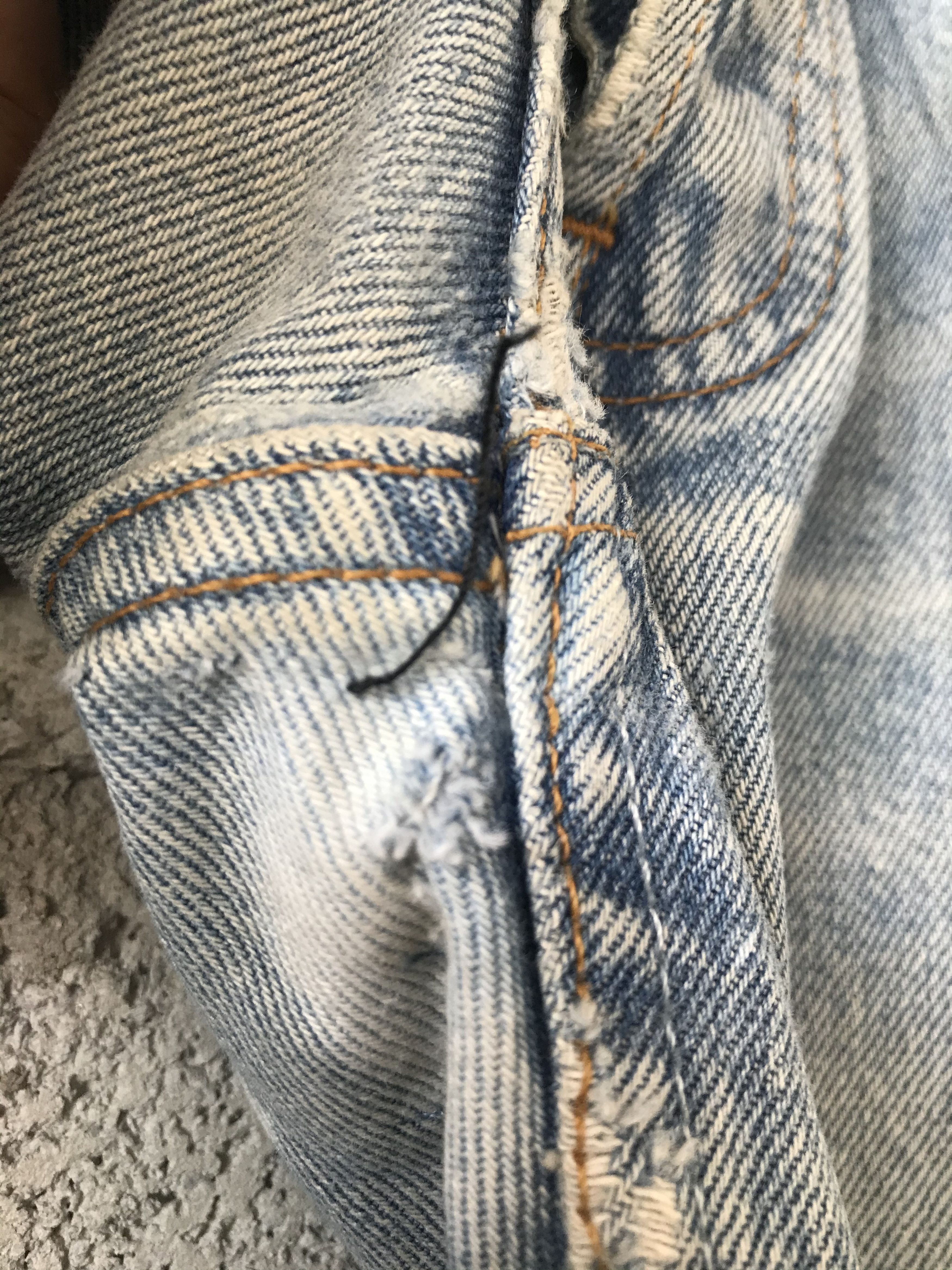 Levi's Vintage Levis 501 Buttonfly Distressed Made in UK Size US 33 - 7 Thumbnail