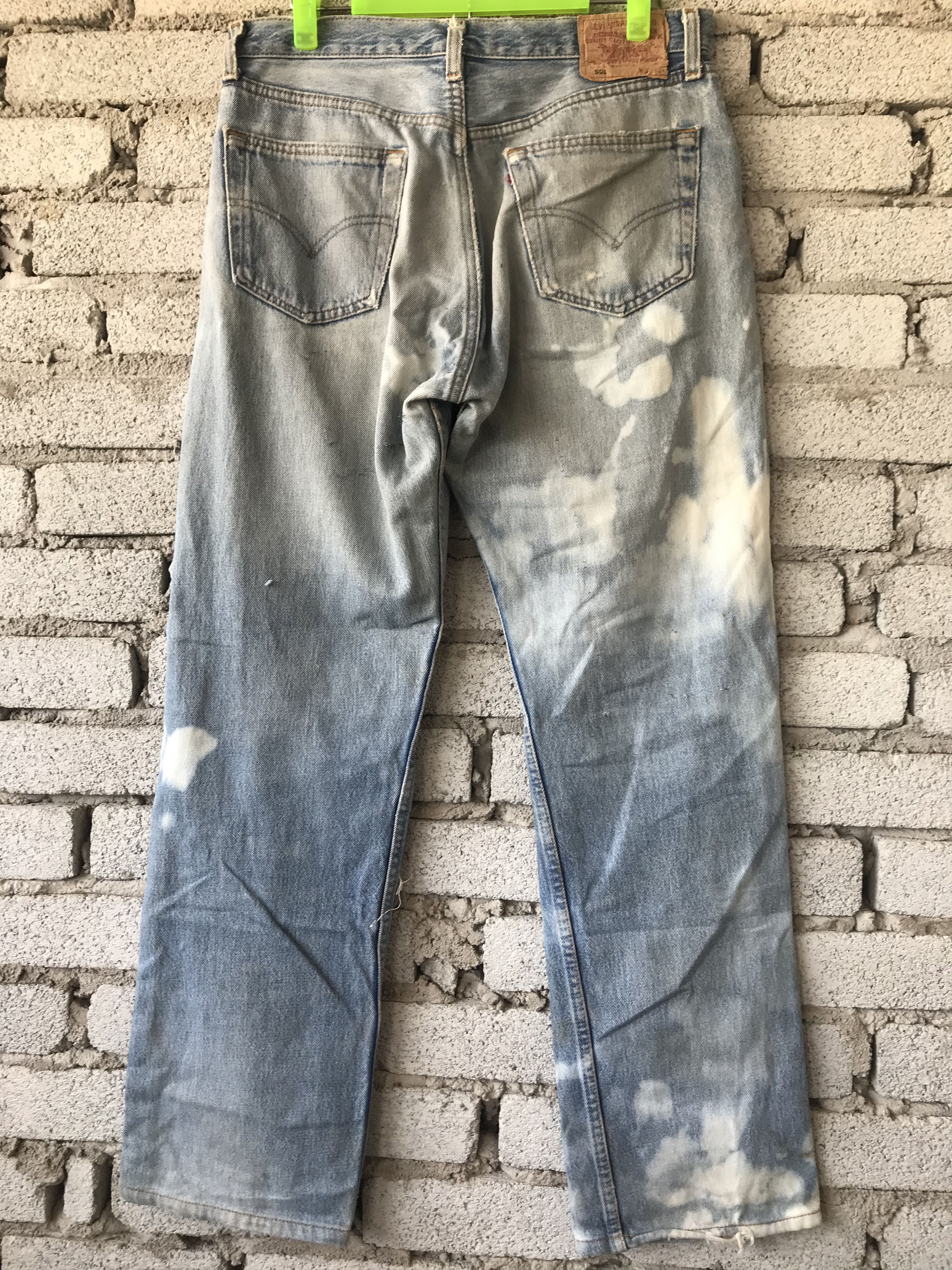 Levi's Vintage Levis 501 Buttonfly Distressed Made in UK Size US 33 - 2 Thumbnail