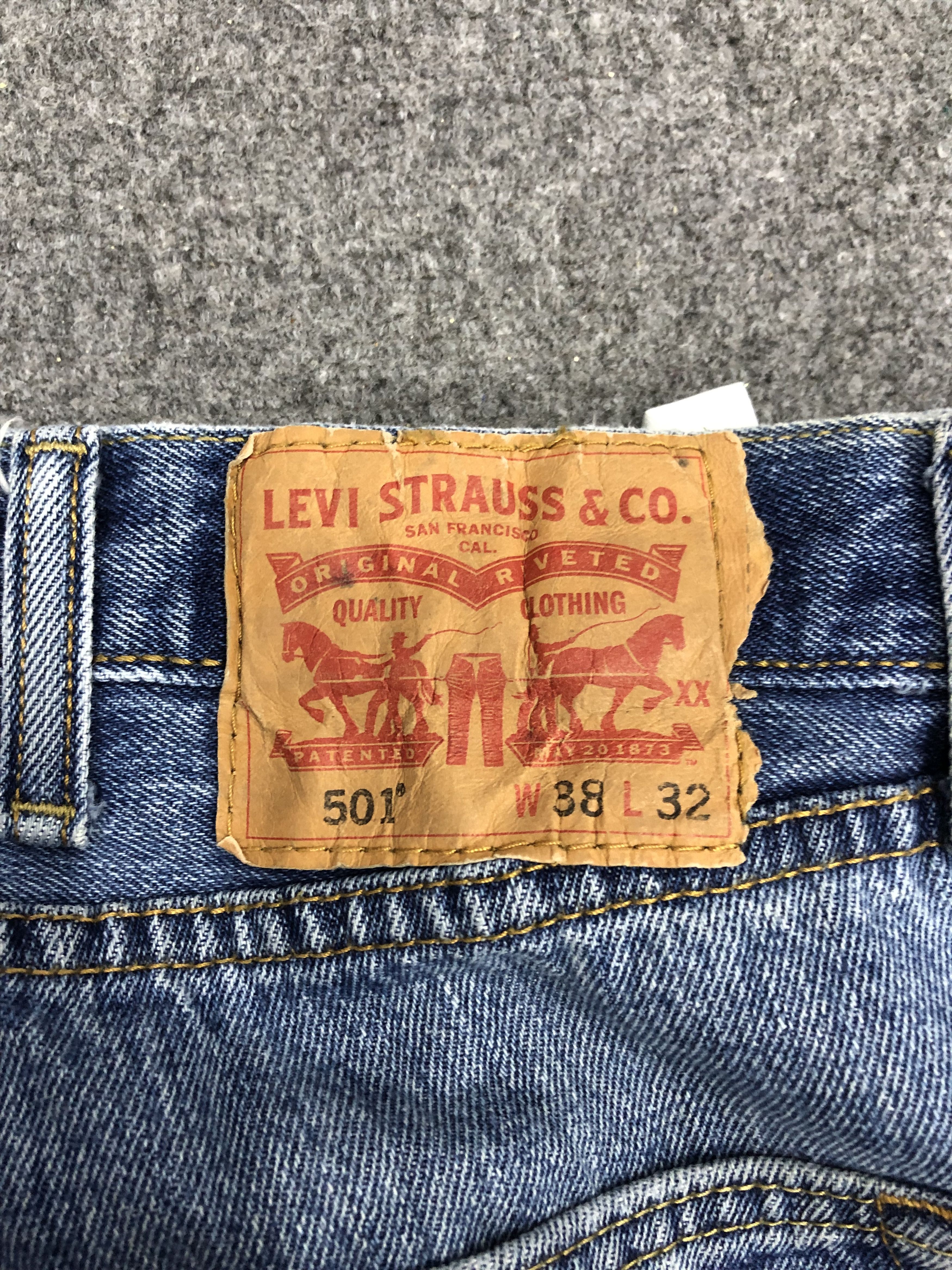 Levi's Vintage Levis 501 Light Wash Denim DP1242 Size US 39 - 5 Thumbnail