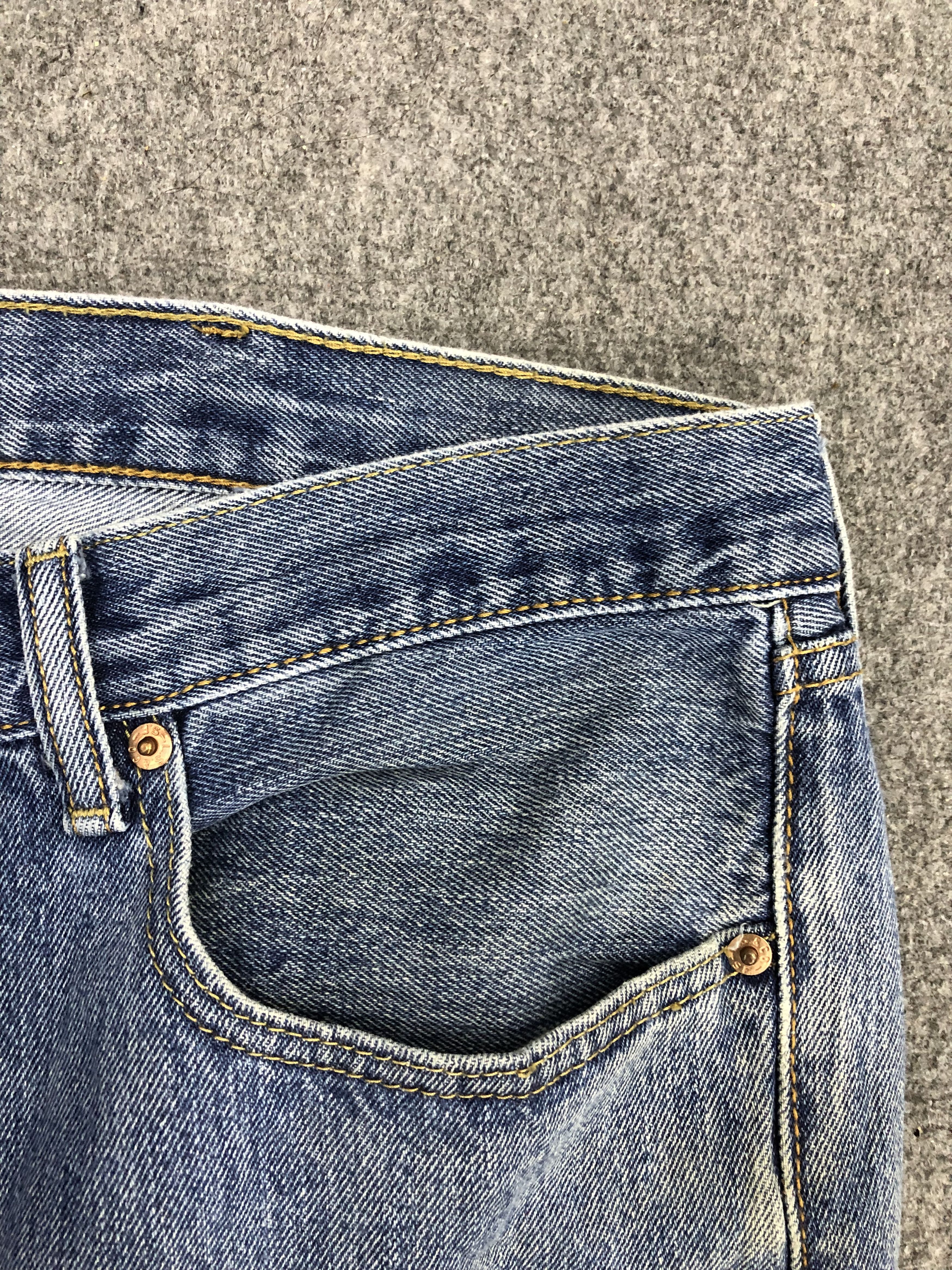 Levi's Vintage Levis 501 Light Wash Denim DP1242 Size US 39 - 8 Thumbnail
