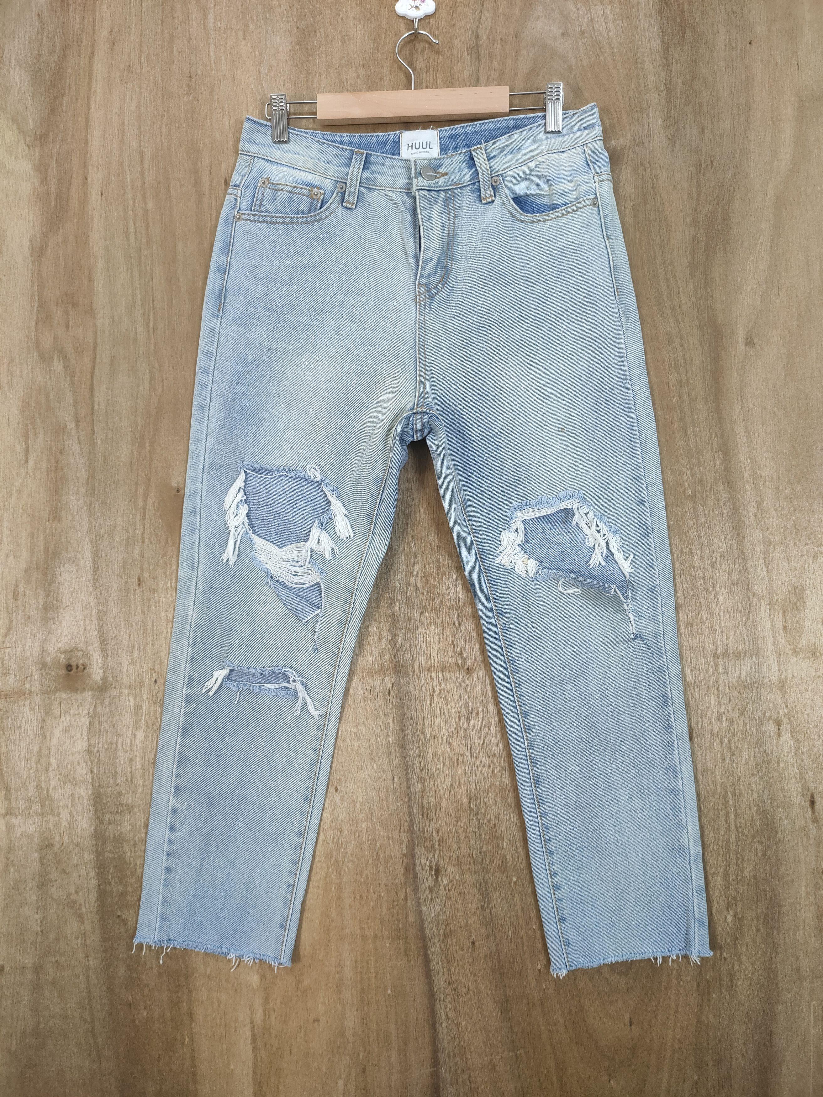 HULL DISTRESSED KNEE LIGHT BLUE JEANS PANTS