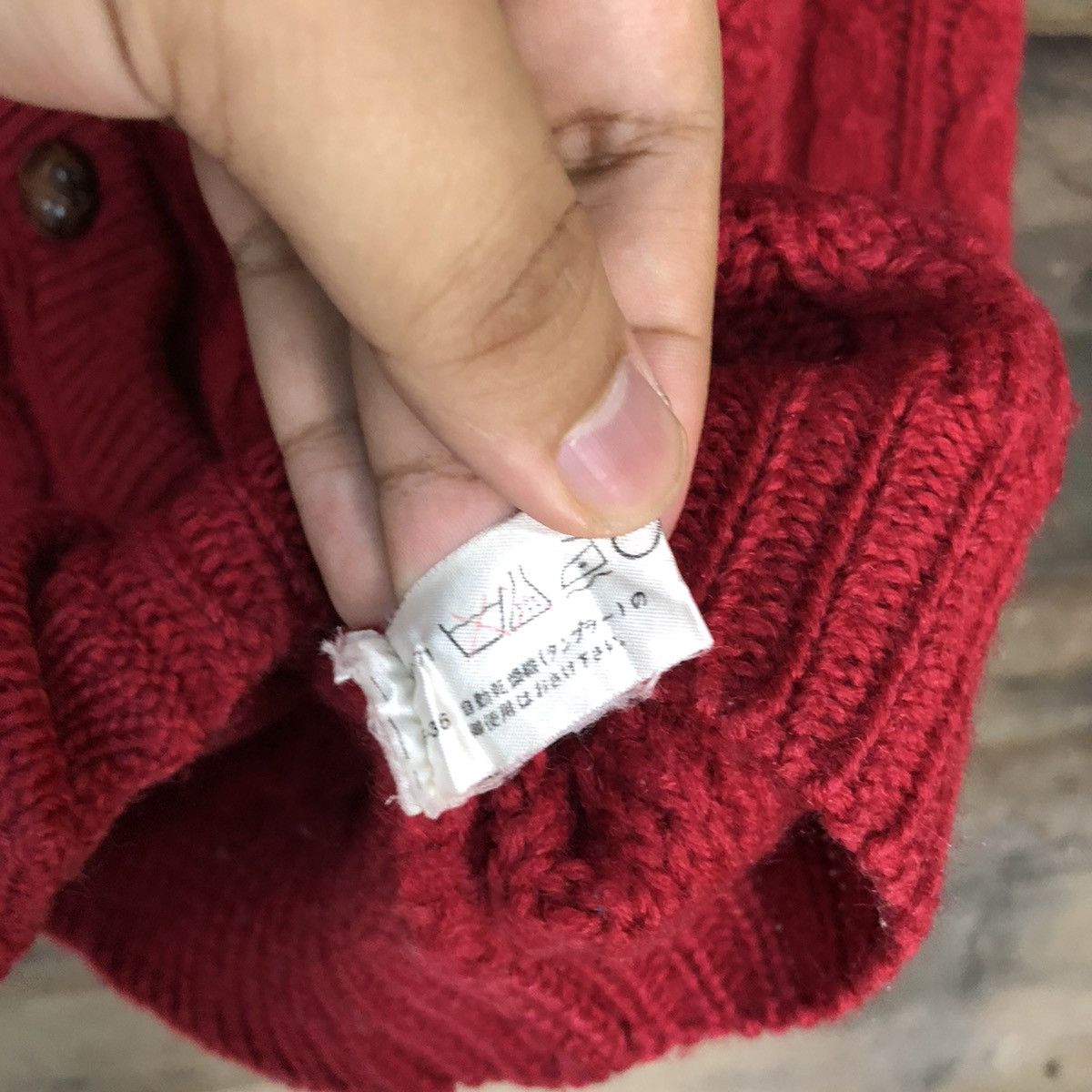 Aran Isles Knitwear Crocodile Red Patterned cable knitwear Cardigans #H252 Size US M / EU 48-50 / 2 - 9 Thumbnail