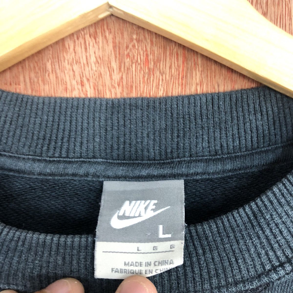 Nike Nike Black Small Logo Sweatshirt #H171 Size US L / EU 52-54 / 3 - 11 Thumbnail