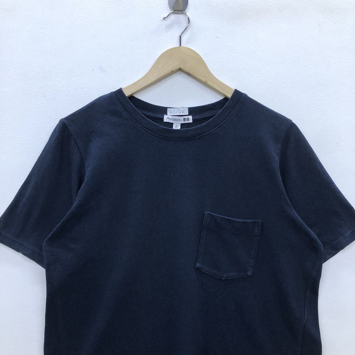 Designer × JW Anderson × Uniqlo J.W.Anderson X Uniqlo Designer Pocket Tshirt Size US L / EU 52-54 / 3 - 3 Thumbnail
