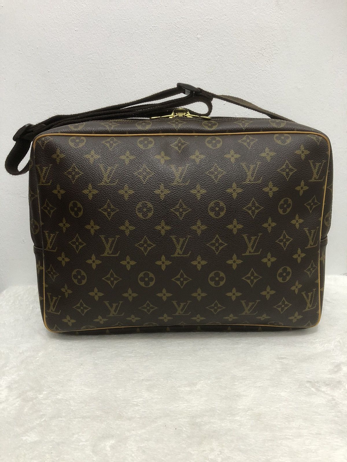 Louis Vuitton Louis Vuitton Monogram GM Shoulder Bag Size ONE SIZE - 4 Thumbnail