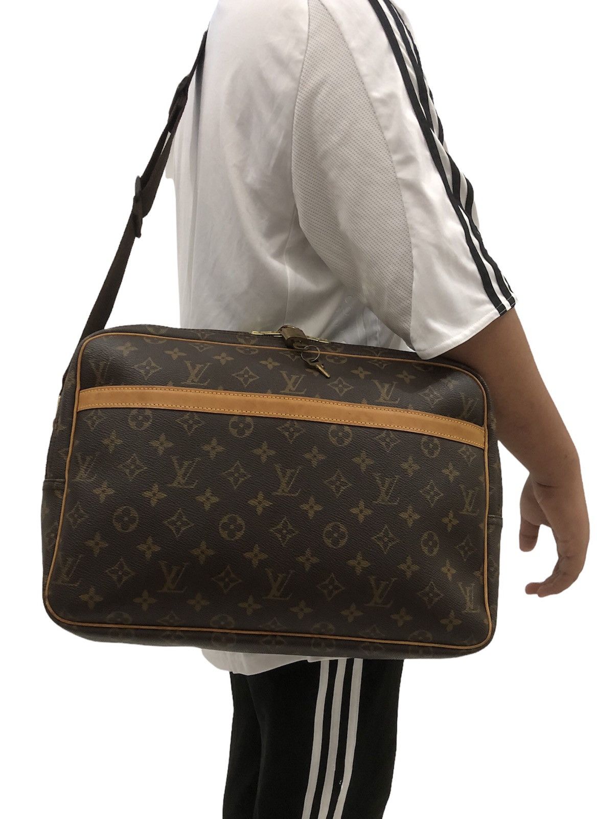 Louis Vuitton Louis Vuitton Monogram GM Shoulder Bag Size ONE SIZE - 2 Thumbnail