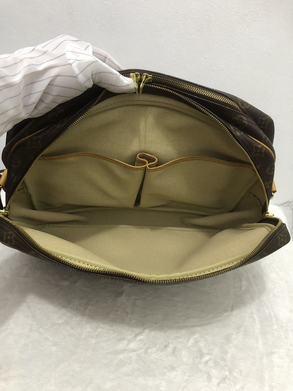 Louis Vuitton Louis Vuitton Monogram GM Shoulder Bag Size ONE SIZE - 17 Thumbnail