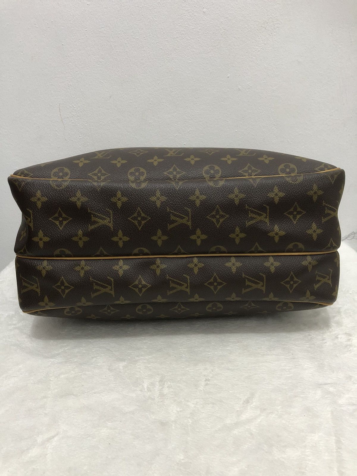 Louis Vuitton Louis Vuitton Monogram GM Shoulder Bag Size ONE SIZE - 9 Thumbnail