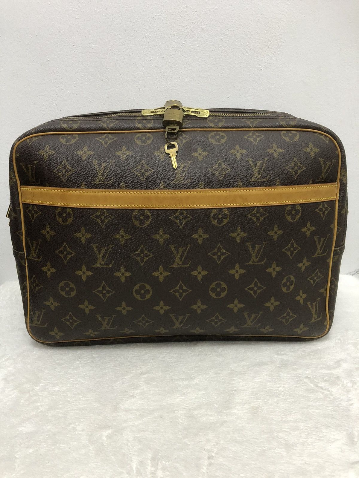 Louis Vuitton Louis Vuitton Monogram GM Shoulder Bag Size ONE SIZE - 3 Thumbnail