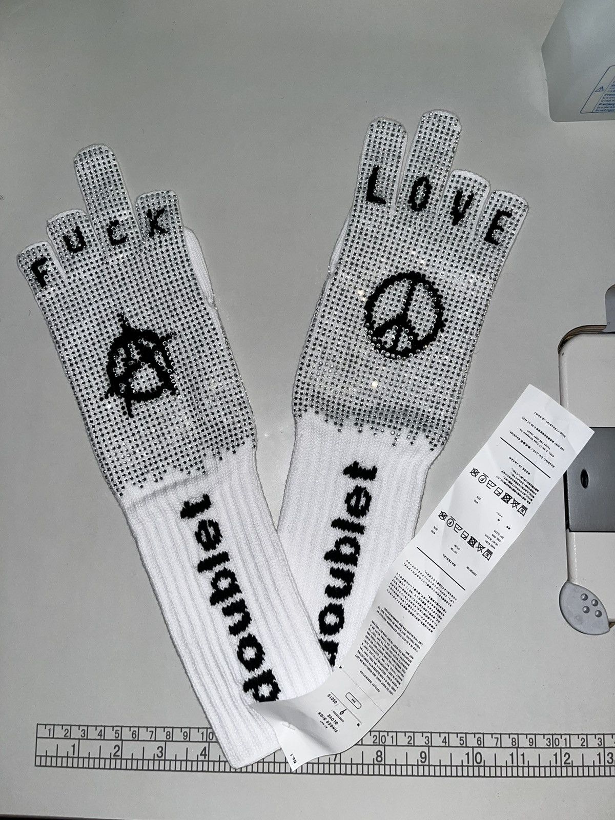 Doublet Finger sign glove | Grailed