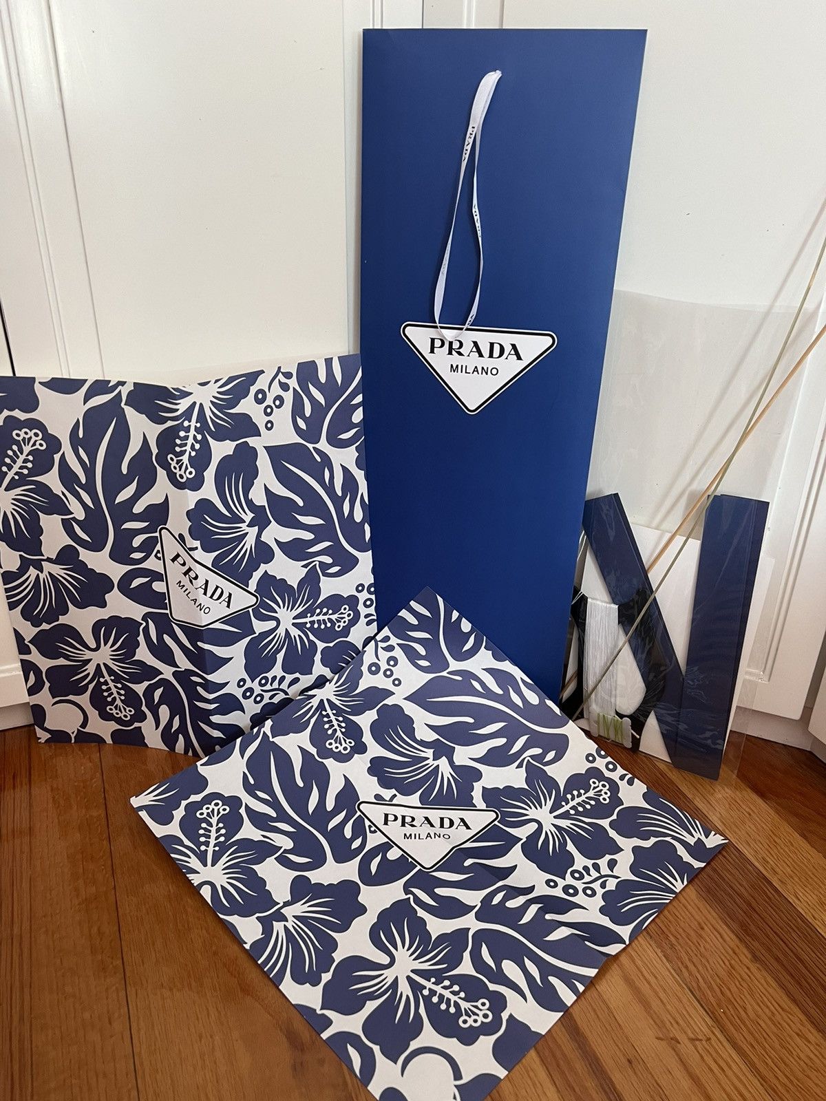 Prada Rare!! VIP Prada floral Kite Kit Gift Set Size ONE SIZE - 2 Thumbnail