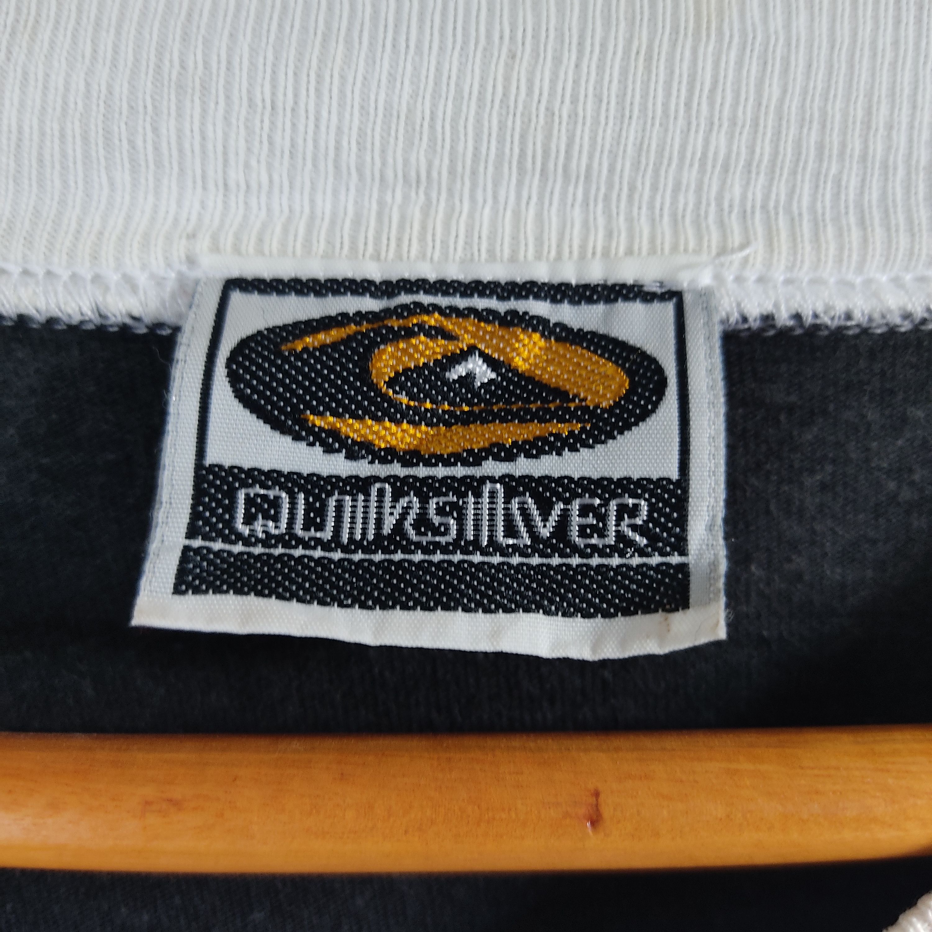 Quiksilver Vintage Quiksilver Vneck Made In Japan Single Stitch Size US M / EU 48-50 / 2 - 5 Thumbnail