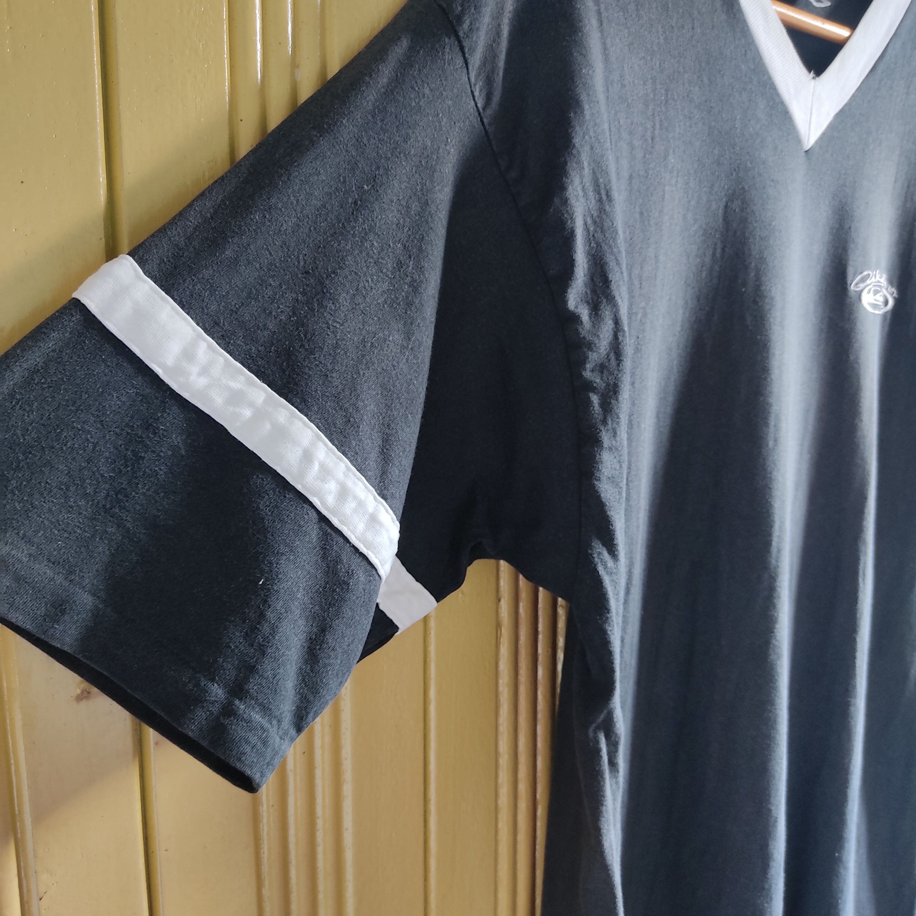 Quiksilver Vintage Quiksilver Vneck Made In Japan Single Stitch Size US M / EU 48-50 / 2 - 3 Thumbnail