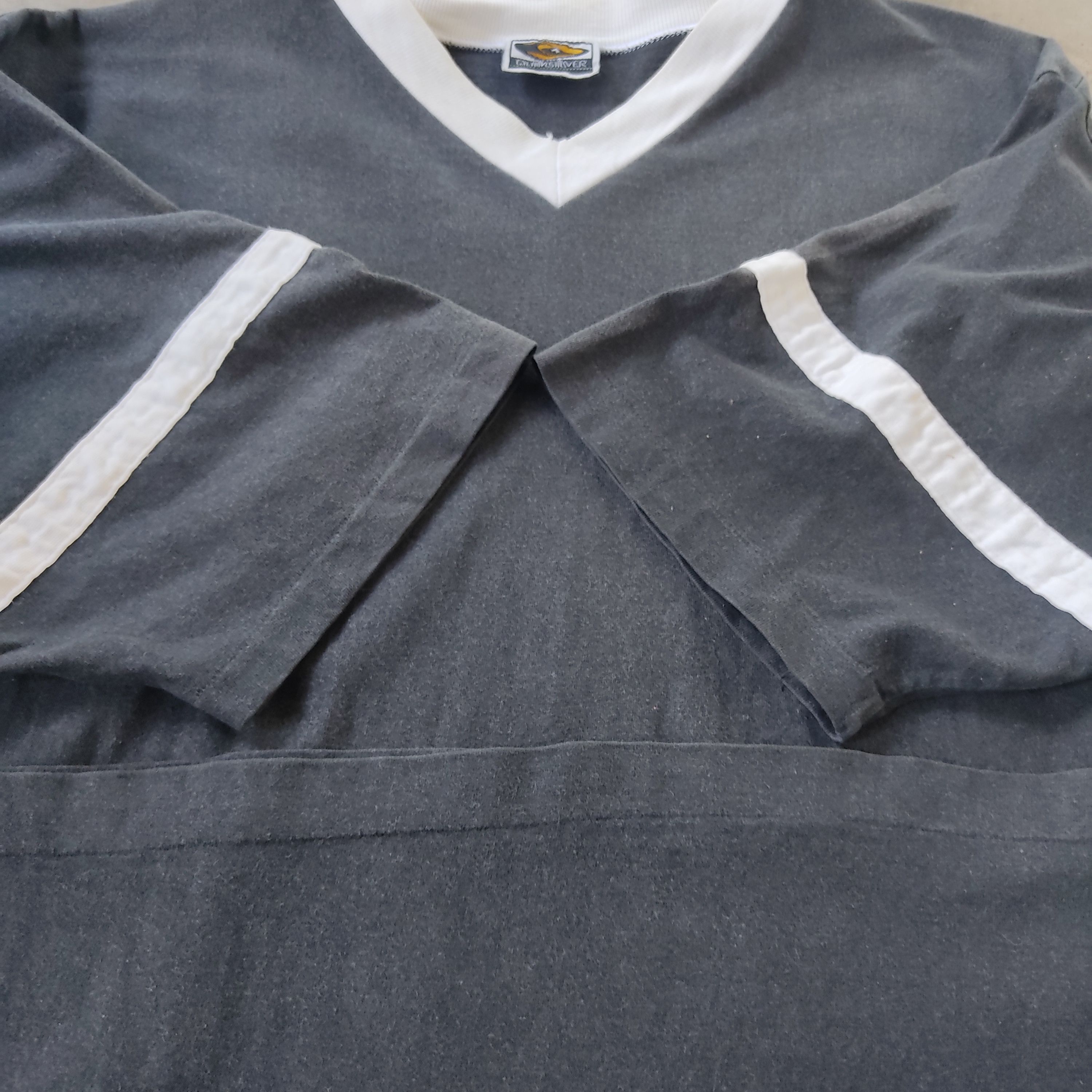 Quiksilver Vintage Quiksilver Vneck Made In Japan Single Stitch Size US M / EU 48-50 / 2 - 4 Thumbnail