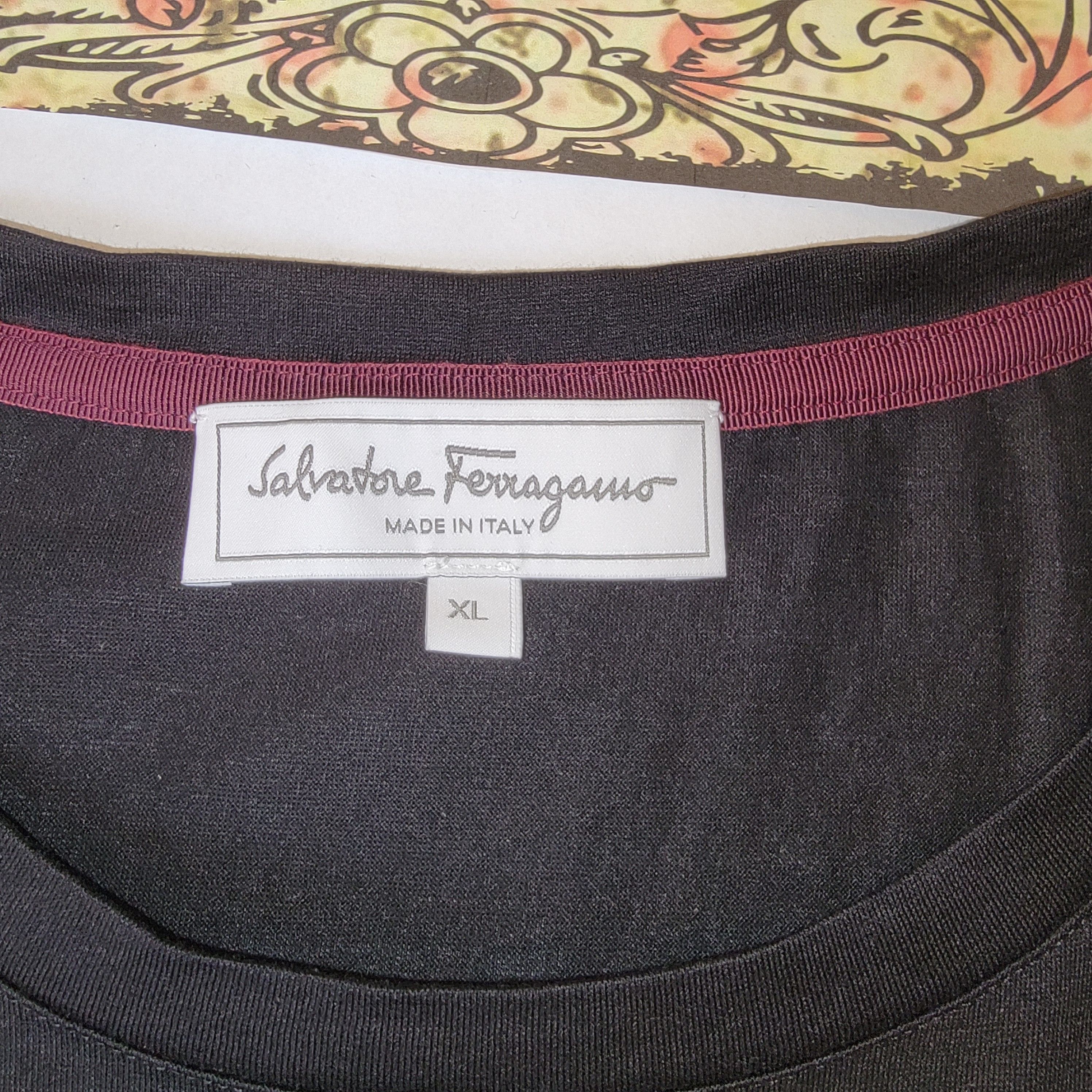 Salvatore Ferragamo Slim fit Tonal Gancio-patch Logo T-shirt tee gancini Size US XL / EU 56 / 4 - 3 Thumbnail