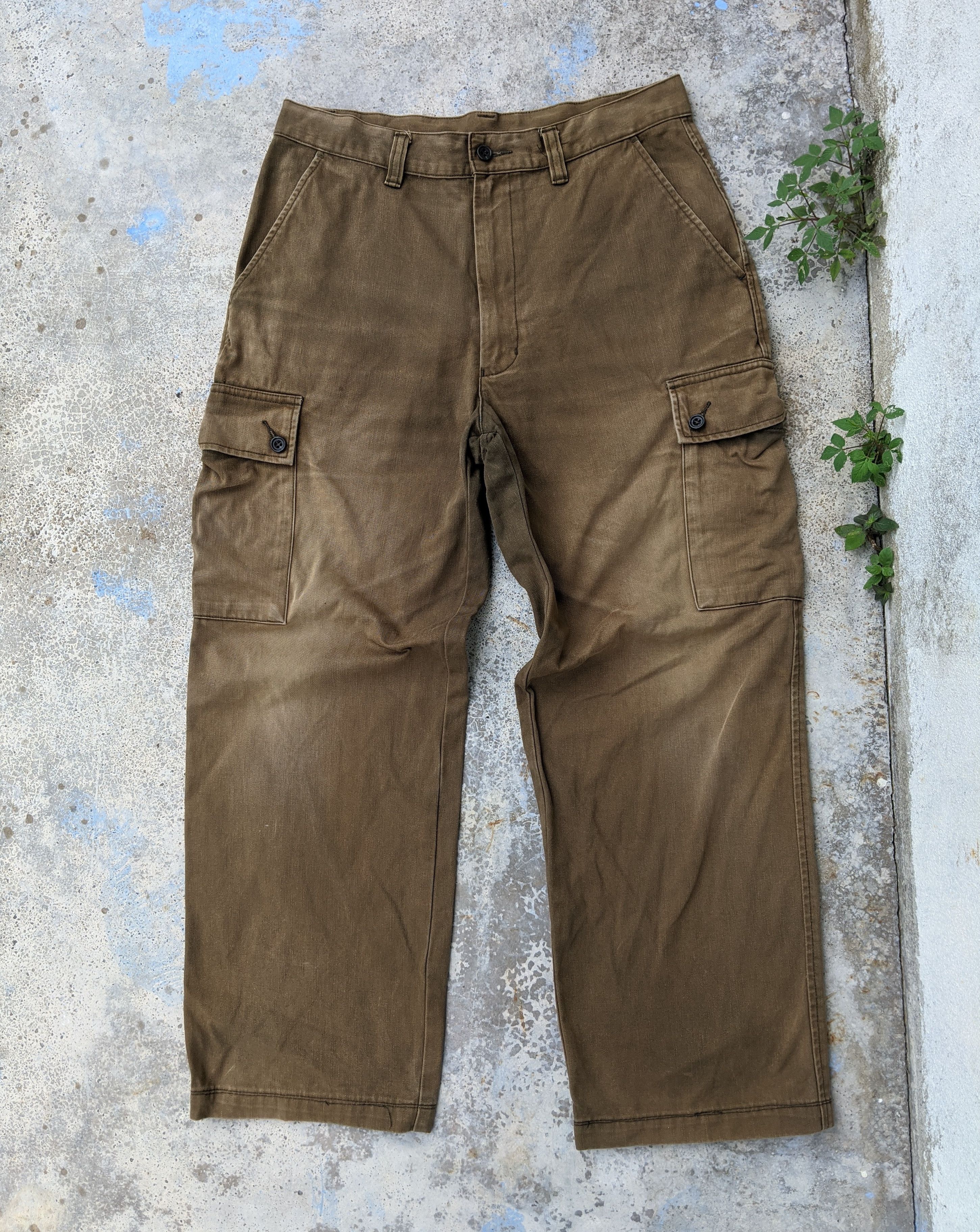 image of Uniqlo Cargo Pants Multipocket in Brown, Men's (Size 31)