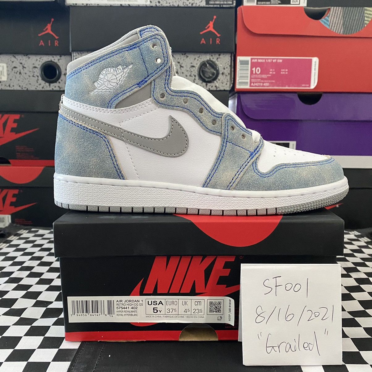 Jordan Brand Air Jordan 1 Retro High Hyper Royal Smoke Grey  display picture 3