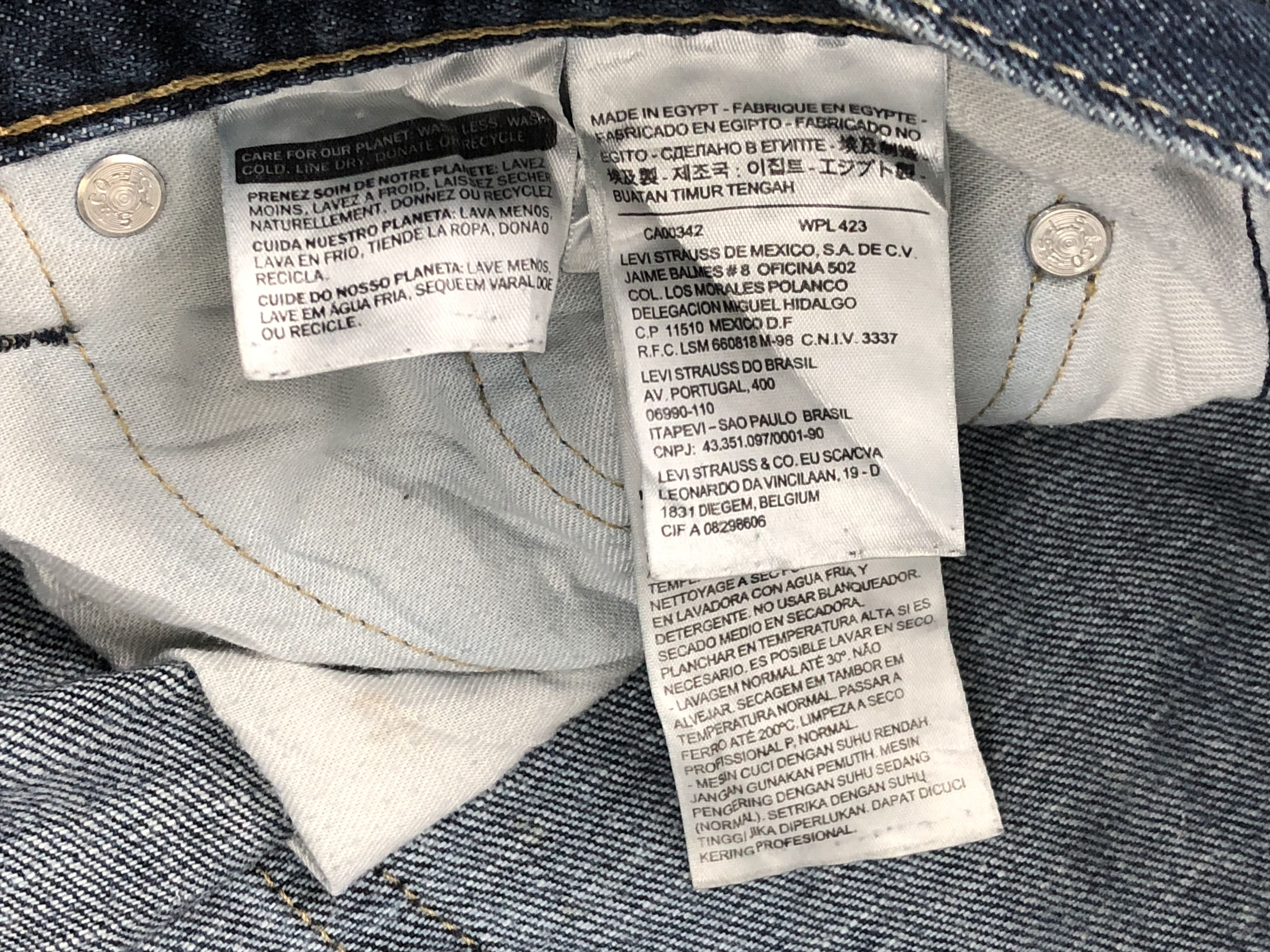 Levi's Vintage Levis 559 Blue Denim Jeans DP1562 Size US 35 - 8 Thumbnail
