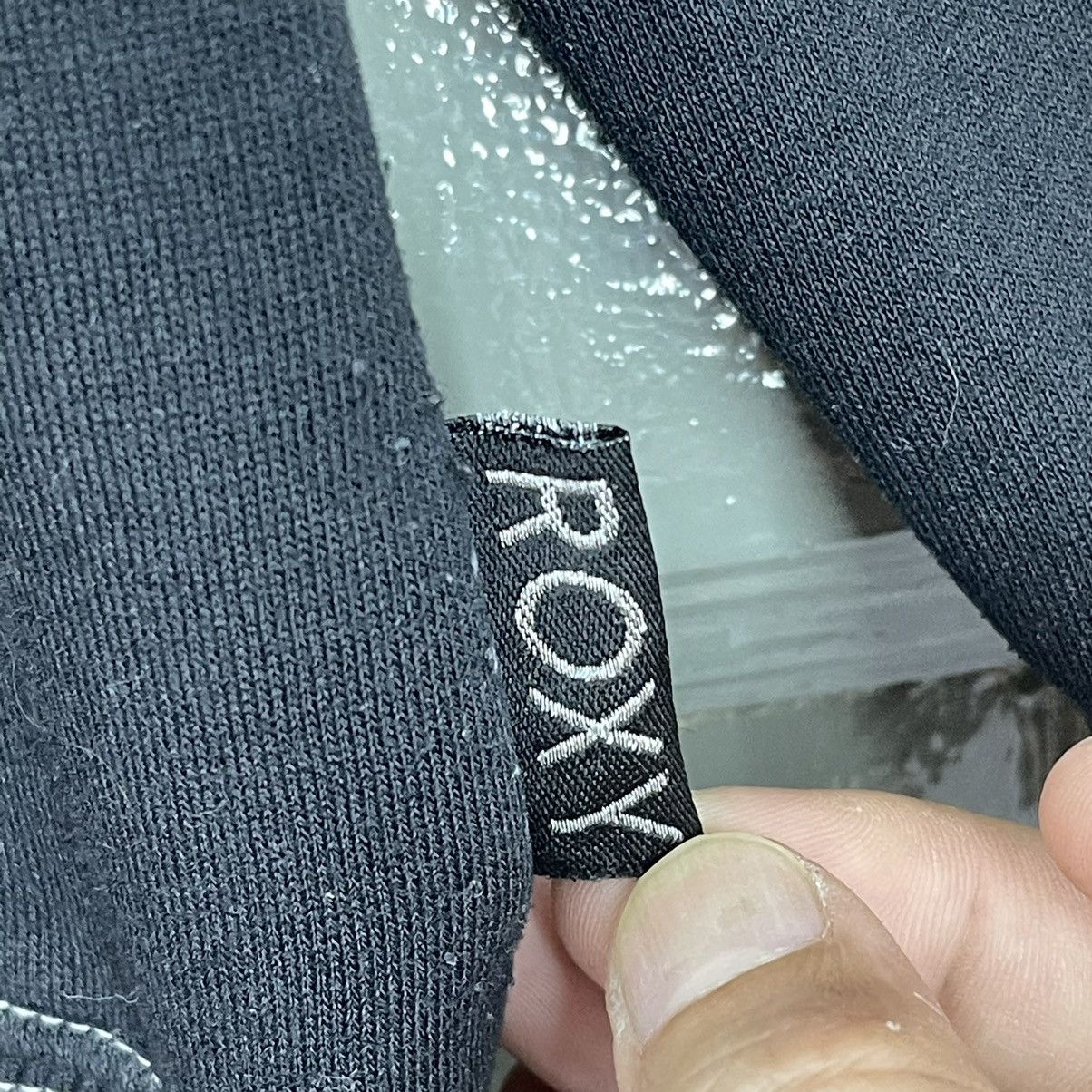 Vintage Vintage Roxy Big Logo Embroidered Sweatshirt Size M Size US M / EU 48-50 / 2 - 7 Thumbnail