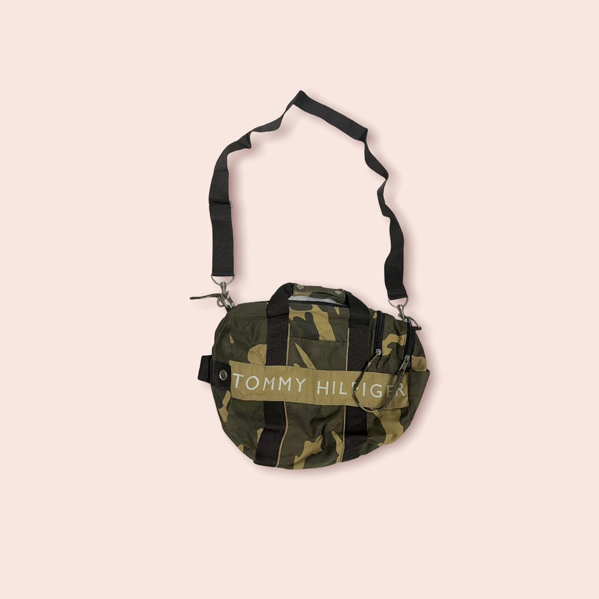 RARE TOMMY HILFIGER CAMO DUFFLE BAG