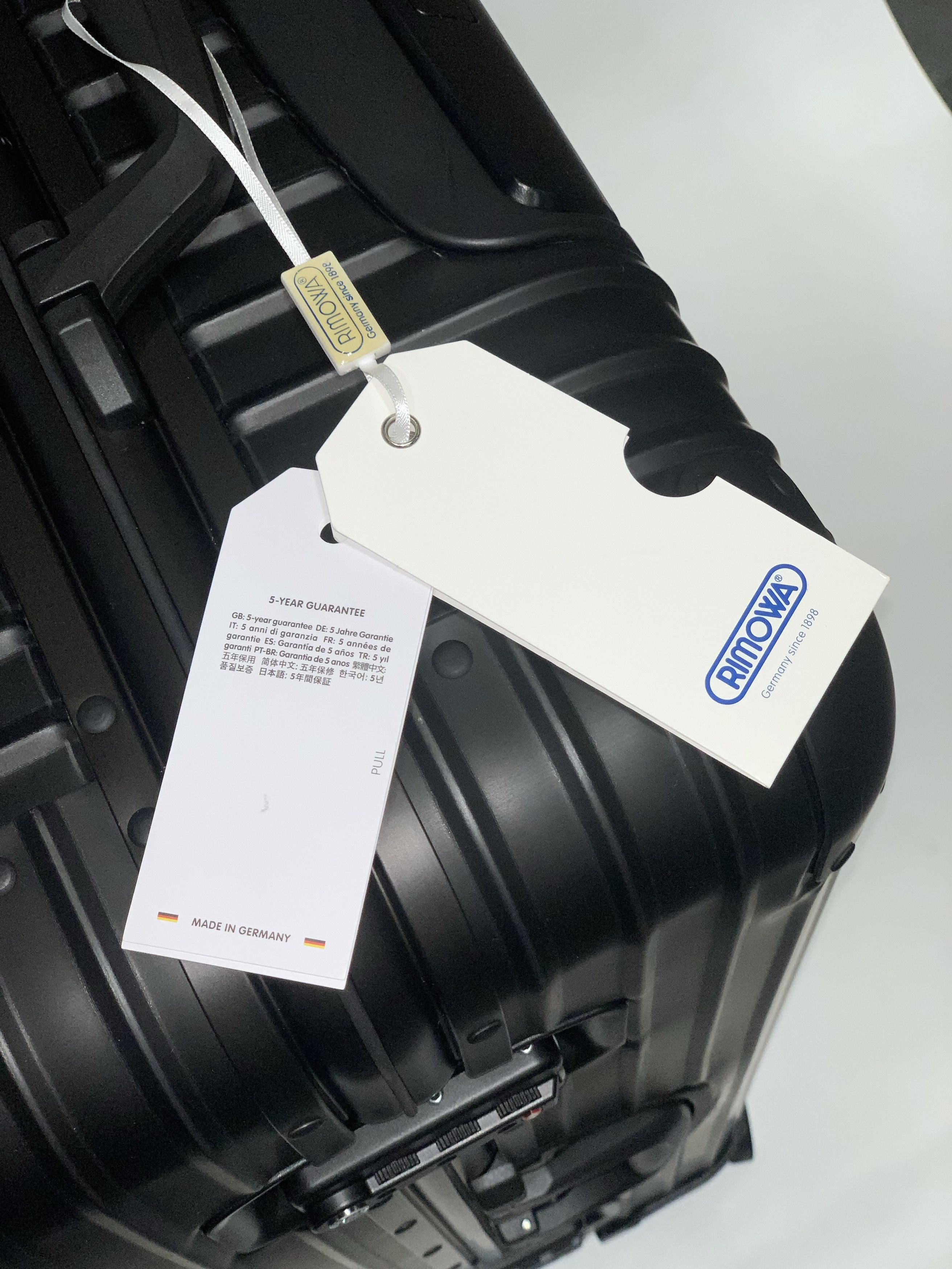 Supreme rimowa topas multiwheel 82l black online