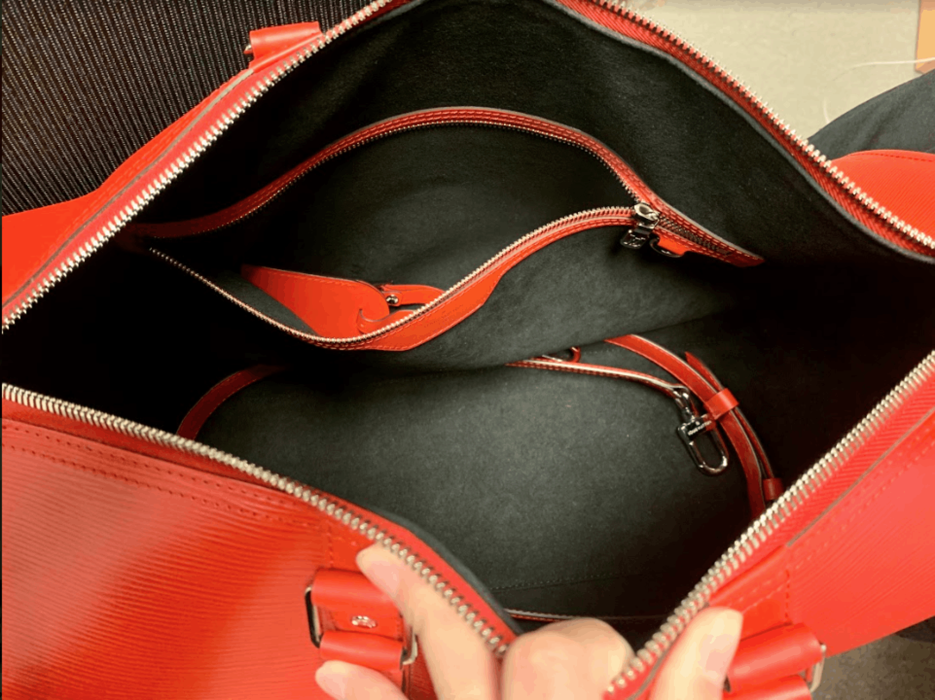 Louis Vuitton × Supreme Louis Vuitton x Supreme Keepall Bandouliere Epi 45 Red Size ONE SIZE - 8 Thumbnail