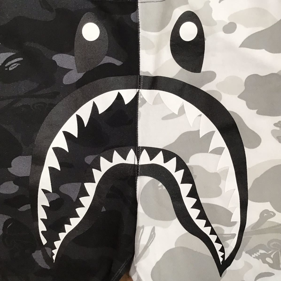 Bape × Neighborhood BAPE × NEIGHBORHOOD Shark sweat pants BAPE camo ★size M Size US 32 / EU 48 - 2 Thumbnail