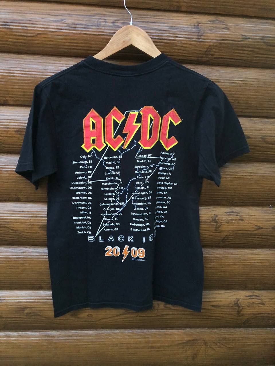 Band Tees AC/DC 2009 vintage rock band tour tee Size US S / EU 44-46 / 1 - 3 Thumbnail