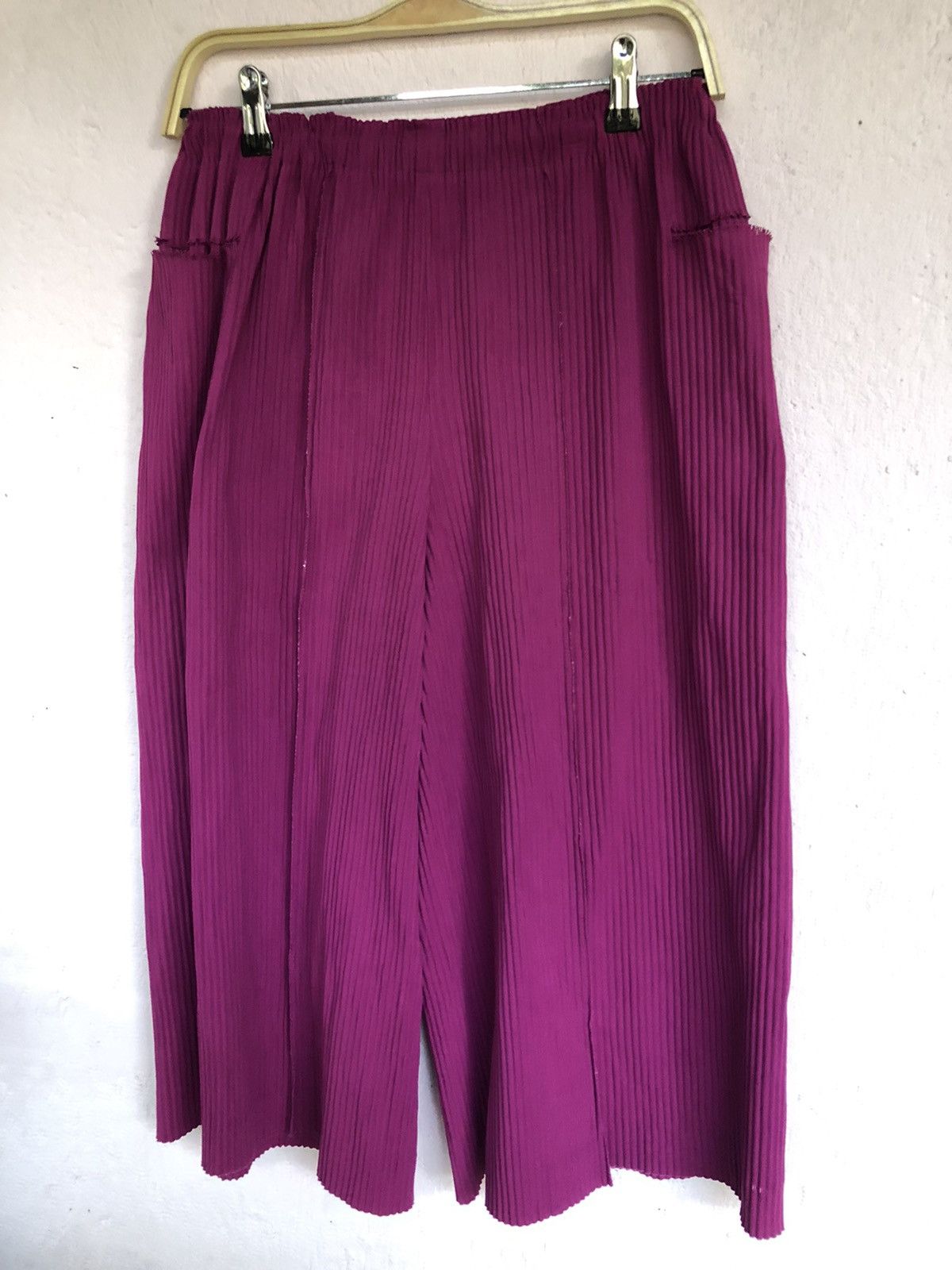 Issey Miyake Issey Miyake Pleated Cropped Wide Leg Trousers Pants Women Size 30" / US 8 / IT 44 - 2 Thumbnail