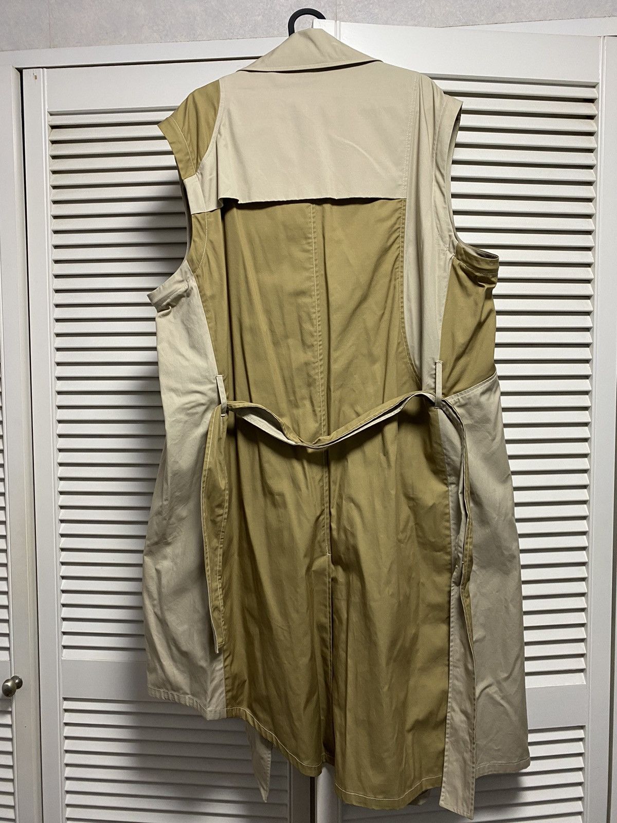The World Is Your Oyster Beige sleeveless trench coat Size US M / EU 48-50 / 2 - 2 Thumbnail