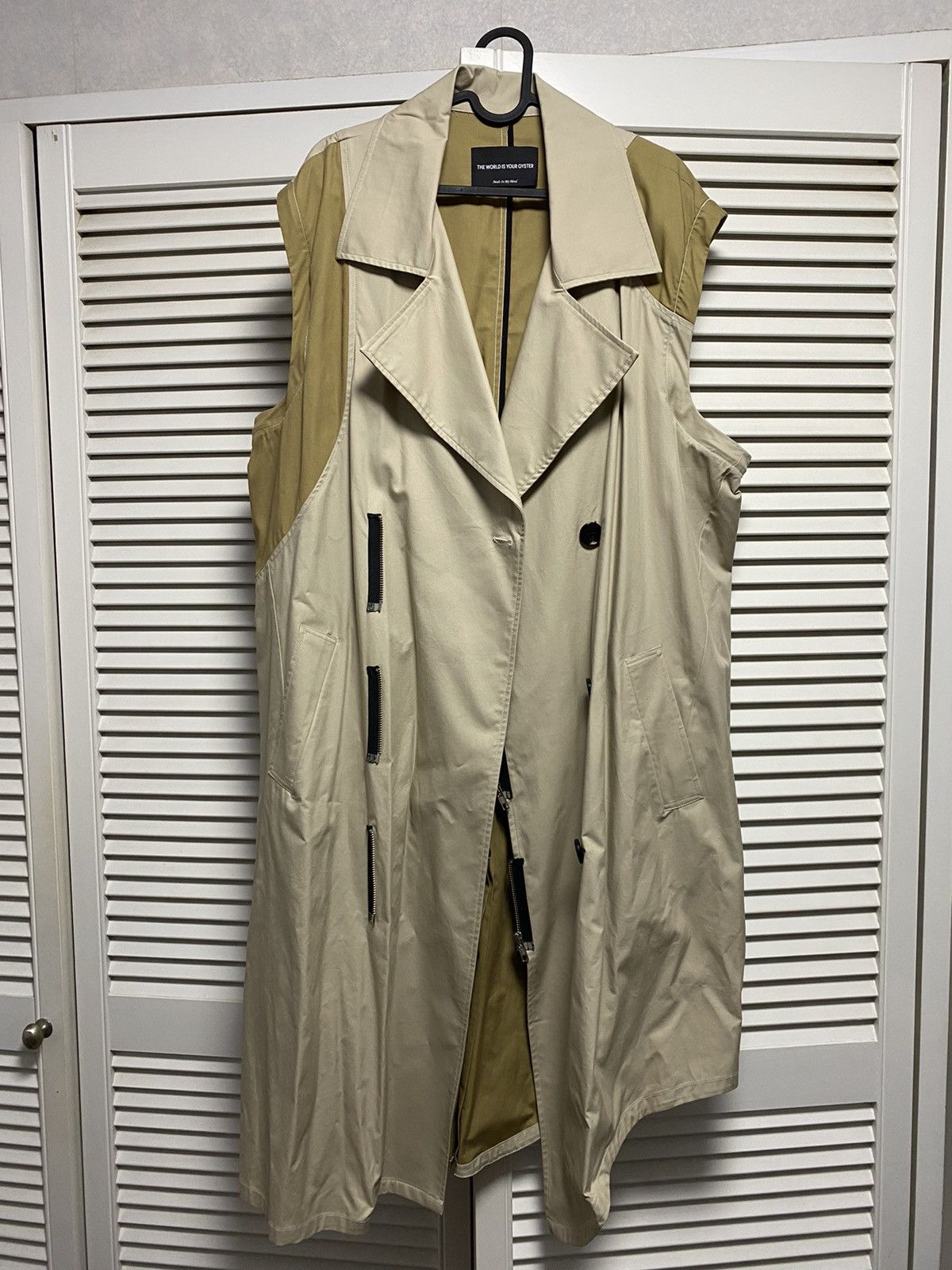 The World Is Your Oyster Beige sleeveless trench coat Size US M / EU 48-50 / 2 - 1 Thumbnail