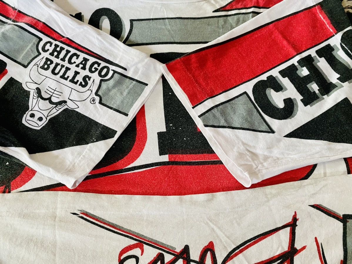 Jordan Brand (XL) Vintage 90s Chicago Bulls All Over Print full print Size US XL / EU 56 / 4 - 4 Thumbnail