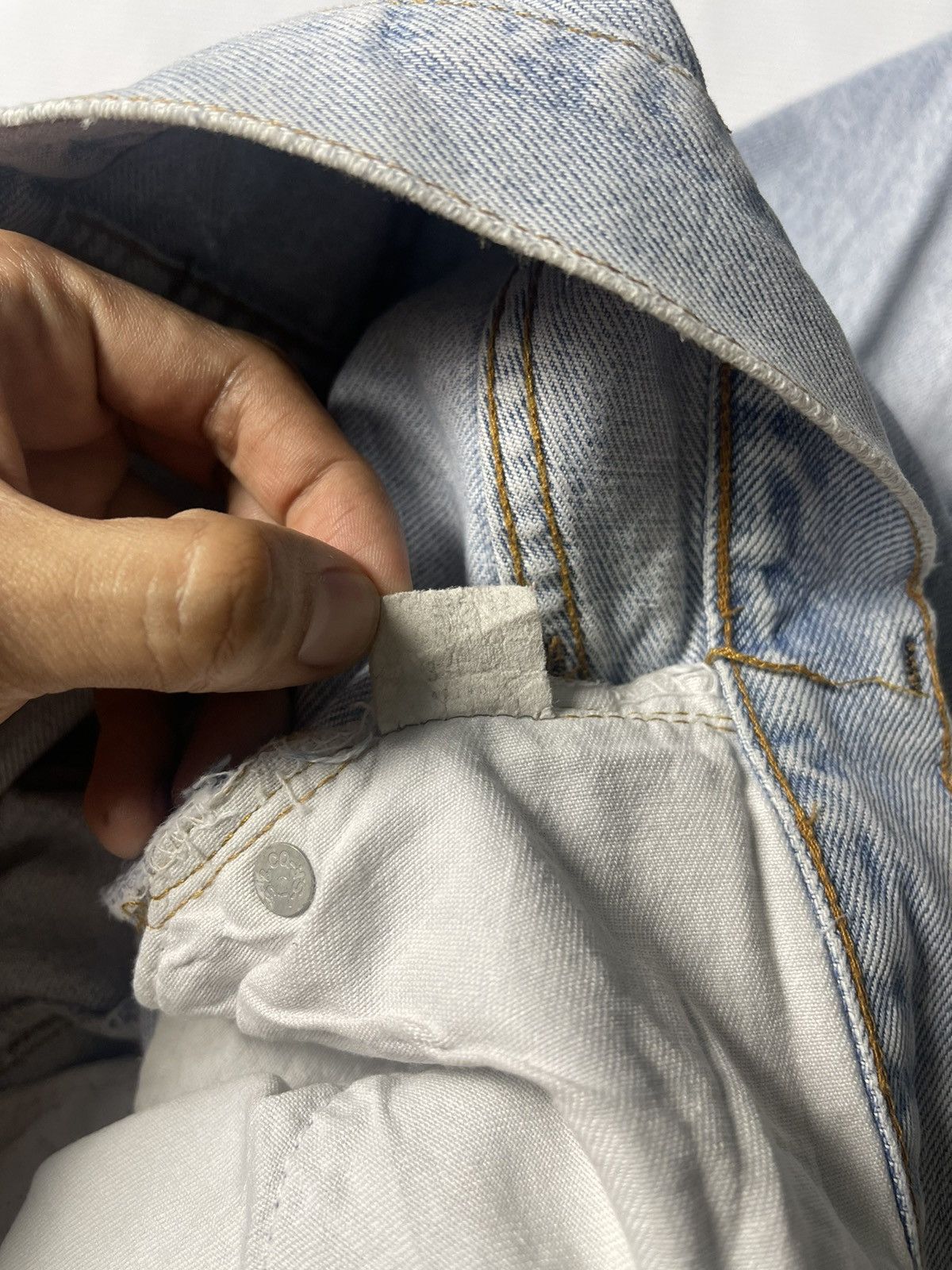 Levi's Vintage Levi's 501 Selvedge Button No.6 Made In USA Jeans Size US 31 - 9 Thumbnail