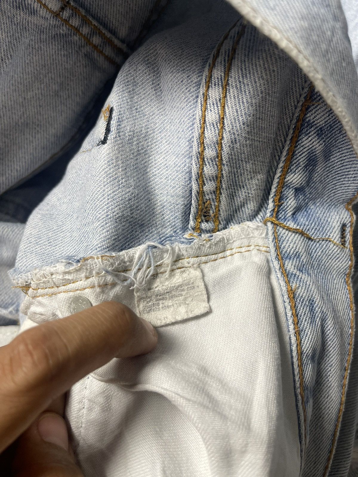 Levi's Vintage Levi's 501 Selvedge Button No.6 Made In USA Jeans Size US 31 - 10 Thumbnail