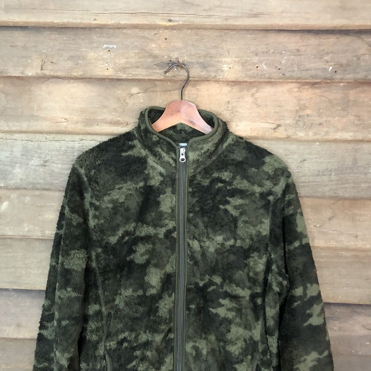 Japanese Brand × Uniqlo Uniqlo Camo fleece Green cardigan japan sweater #6852 Size US L / EU 52-54 / 3 - 2 Thumbnail