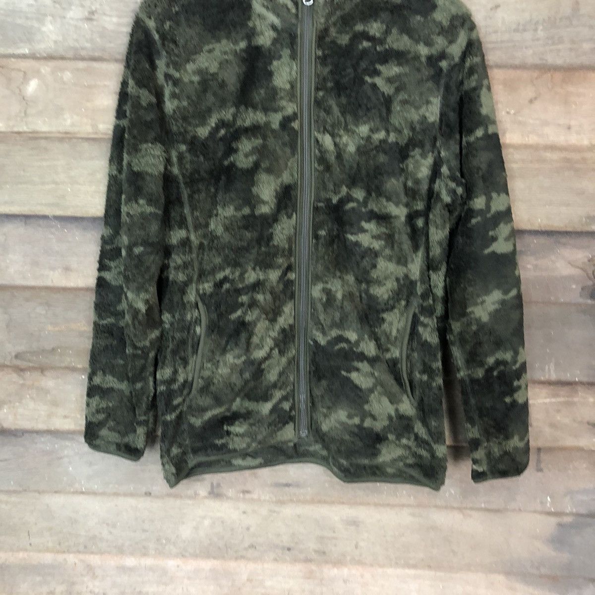 Japanese Brand × Uniqlo Uniqlo Camo fleece Green cardigan japan sweater #6852 Size US L / EU 52-54 / 3 - 3 Thumbnail