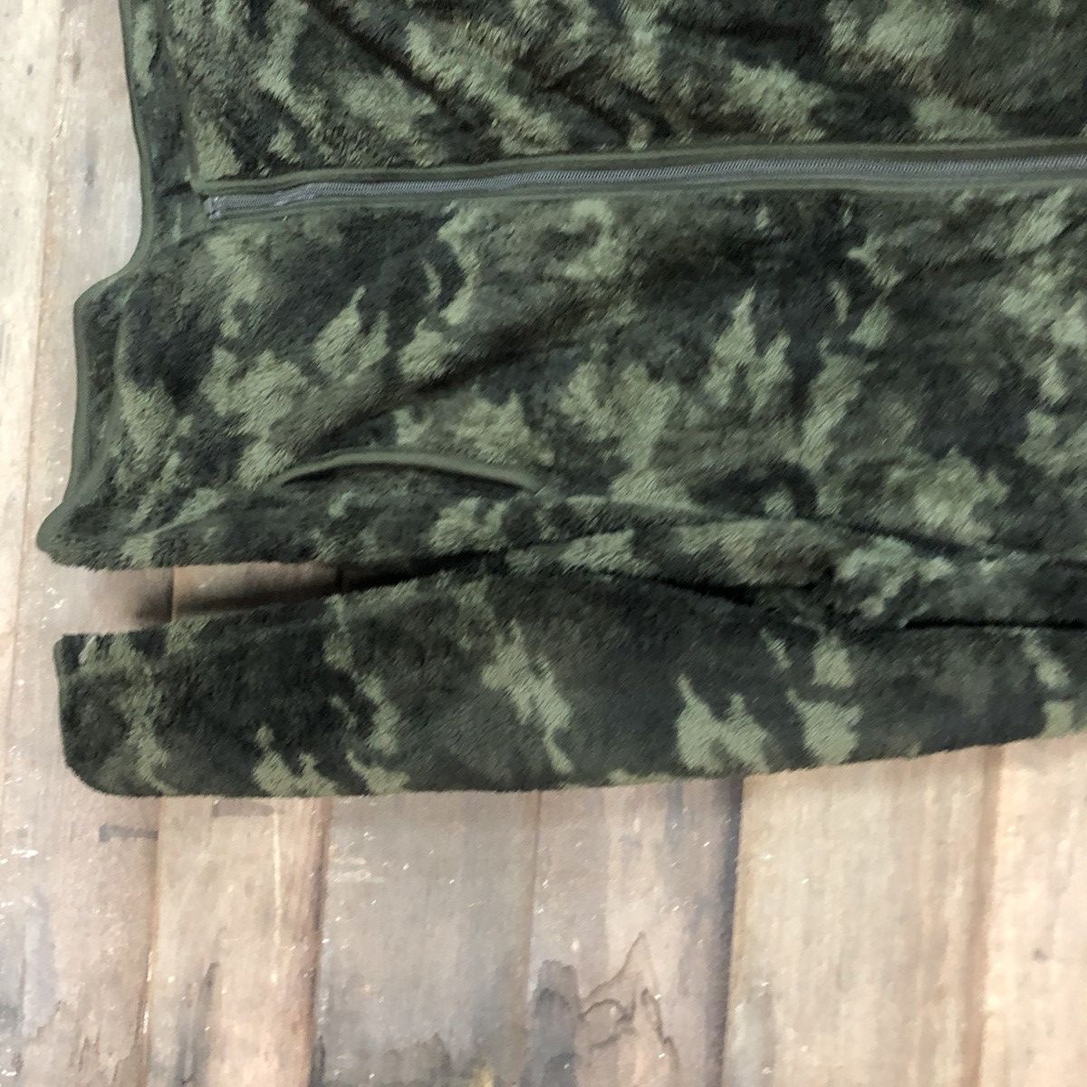 Japanese Brand × Uniqlo Uniqlo Camo fleece Green cardigan japan sweater #6852 Size US L / EU 52-54 / 3 - 5 Thumbnail