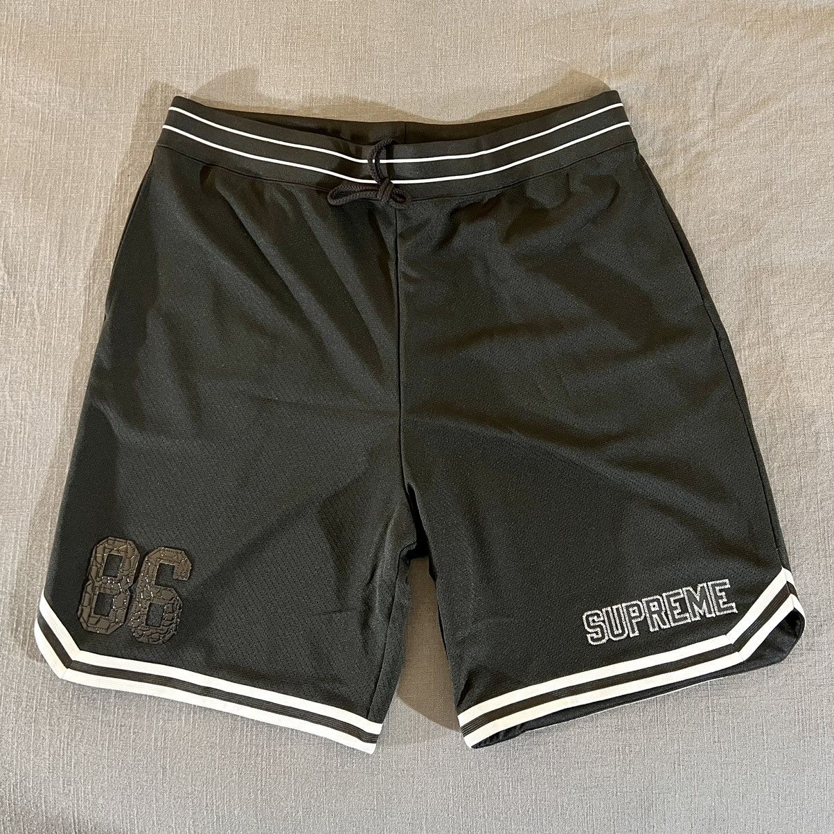 る*ん様 SUPREME Faux Croc Basketball Short Supreme Faux Croc Basketball Short (SS22) - $110