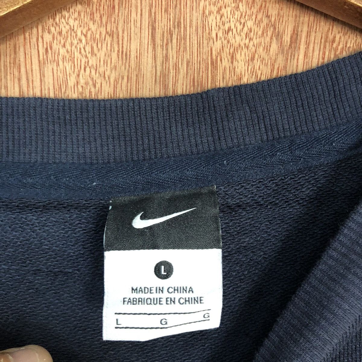 Nike Nike Dark Blue faded distressed Small Logo Sweatshirt #H320 Size US L / EU 52-54 / 3 - 12 Thumbnail