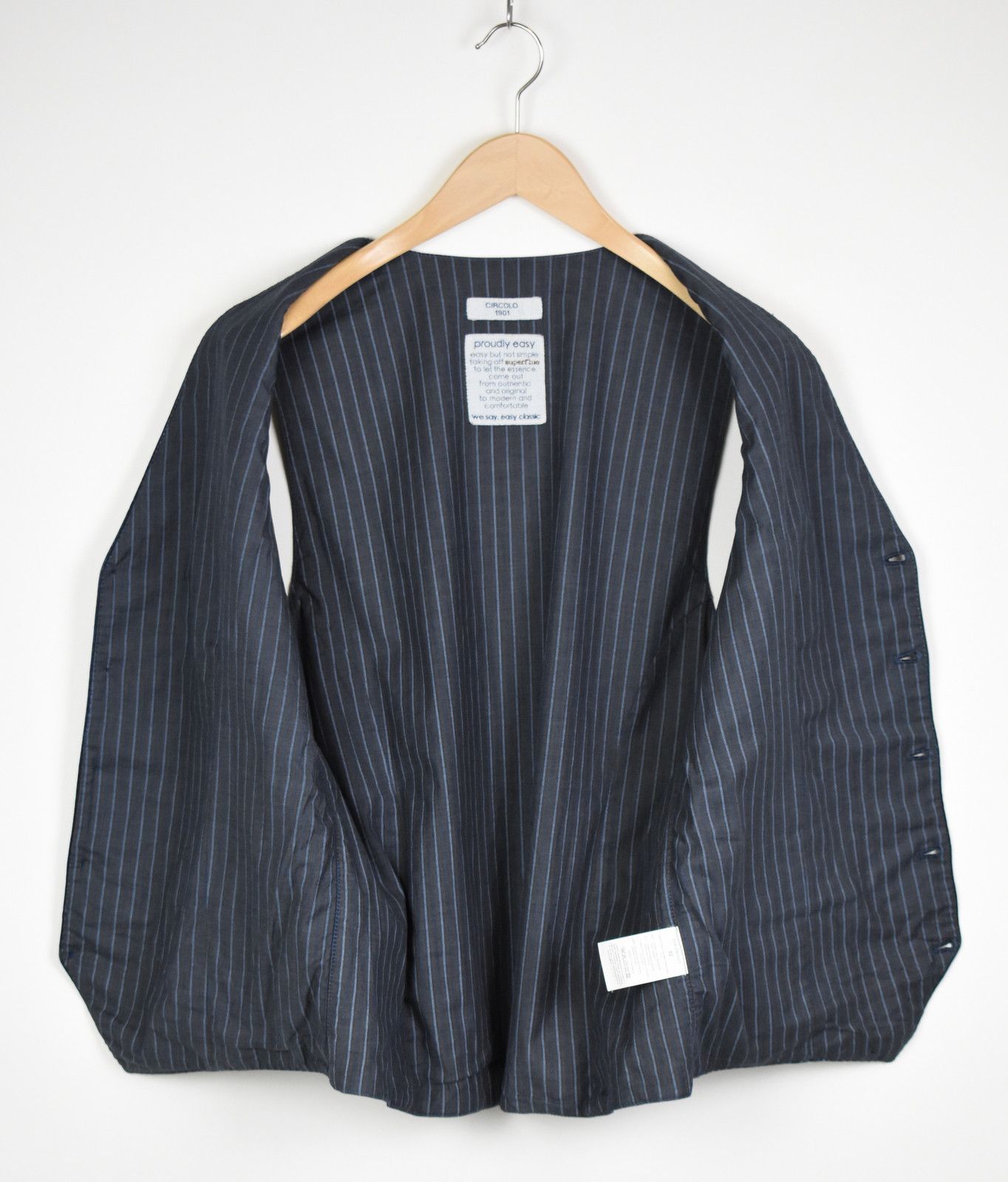 Circolo 1901 CIRCOLO 1901 Men's (IT) 52 or ~MEDIUM* Thin Vest Waistcoat Size 38R - 6 Thumbnail