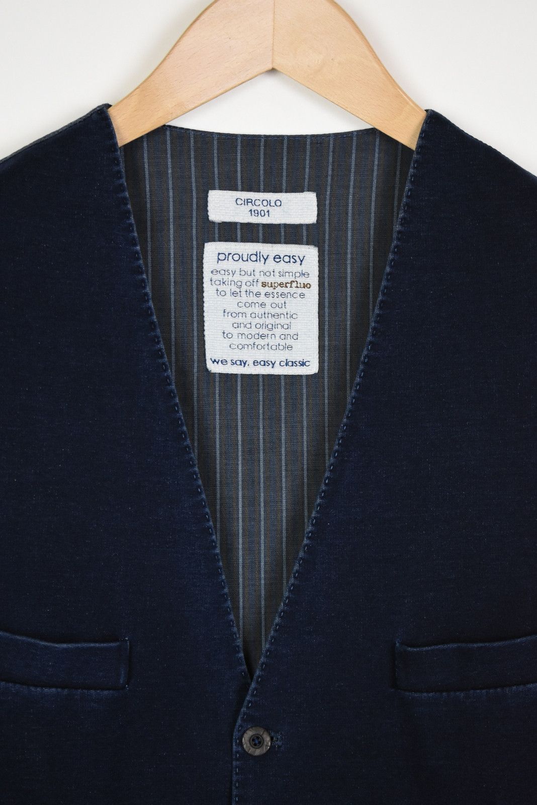 Circolo 1901 CIRCOLO 1901 Men's (IT) 52 or ~MEDIUM* Thin Vest Waistcoat Size 38R - 4 Thumbnail