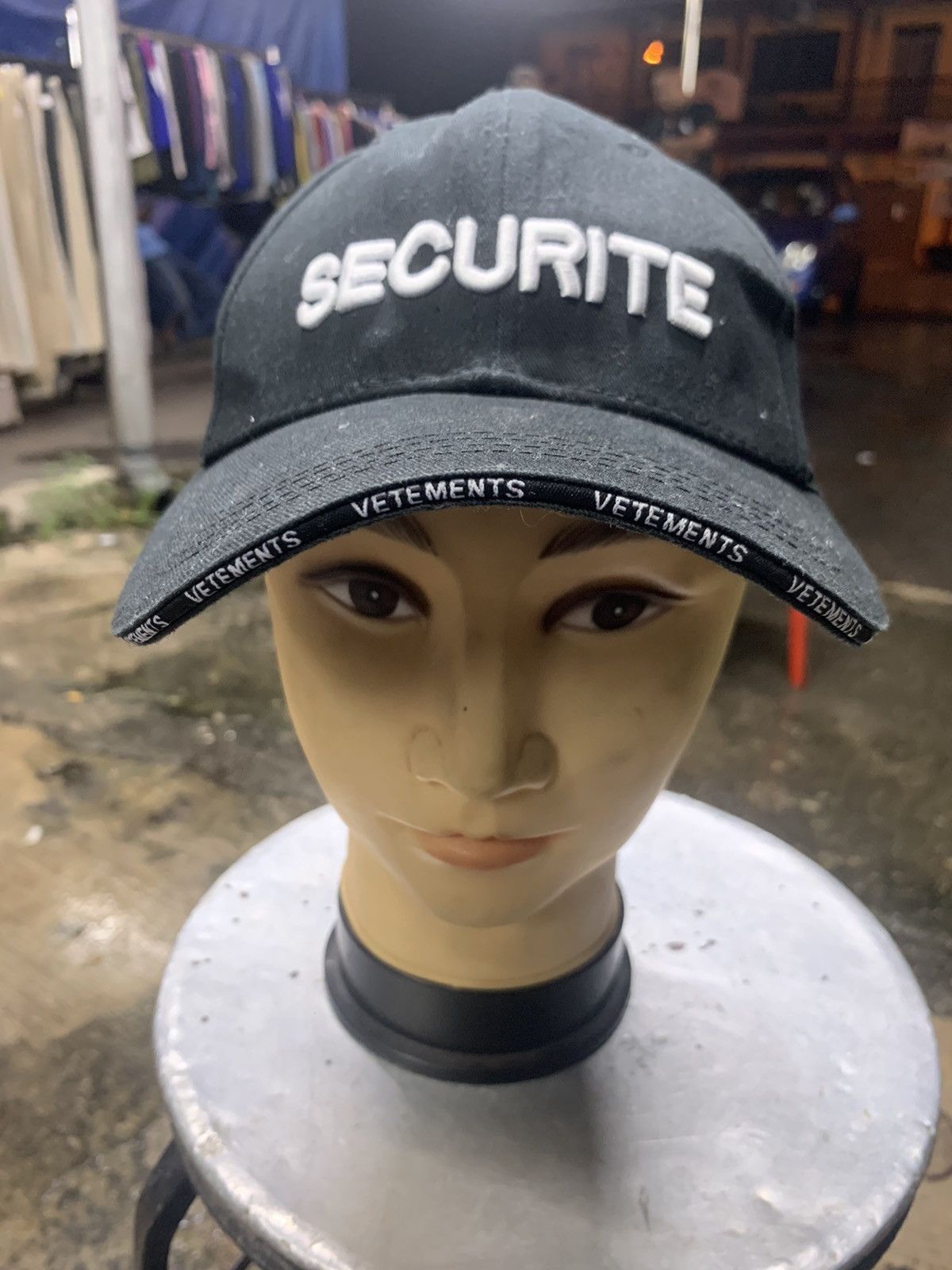 VETEMENTS SECURITE Logo Baseball Cap-