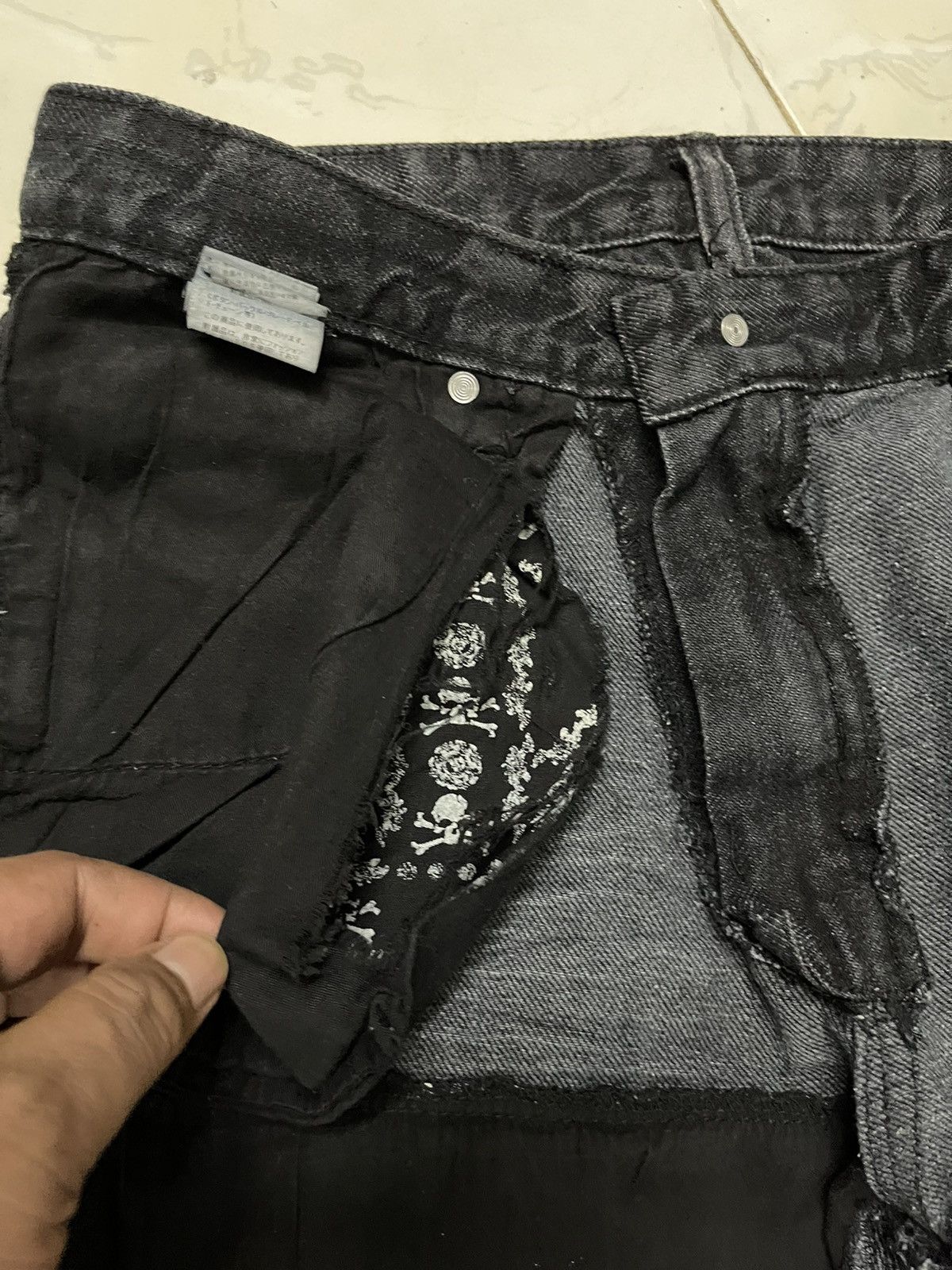 If Six Was Nine × Le Grande Bleu (L.G.B.) × Seditionaries Berning Sho Punkers Distressed Black Denim Size US 30 / EU 46 - 14 Thumbnail